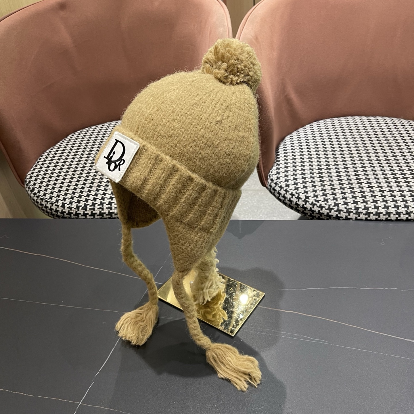  Dior迪奥韩版保暖百搭护耳帽冬季户外针织帽子时尚雷锋帽毛球包头帽女