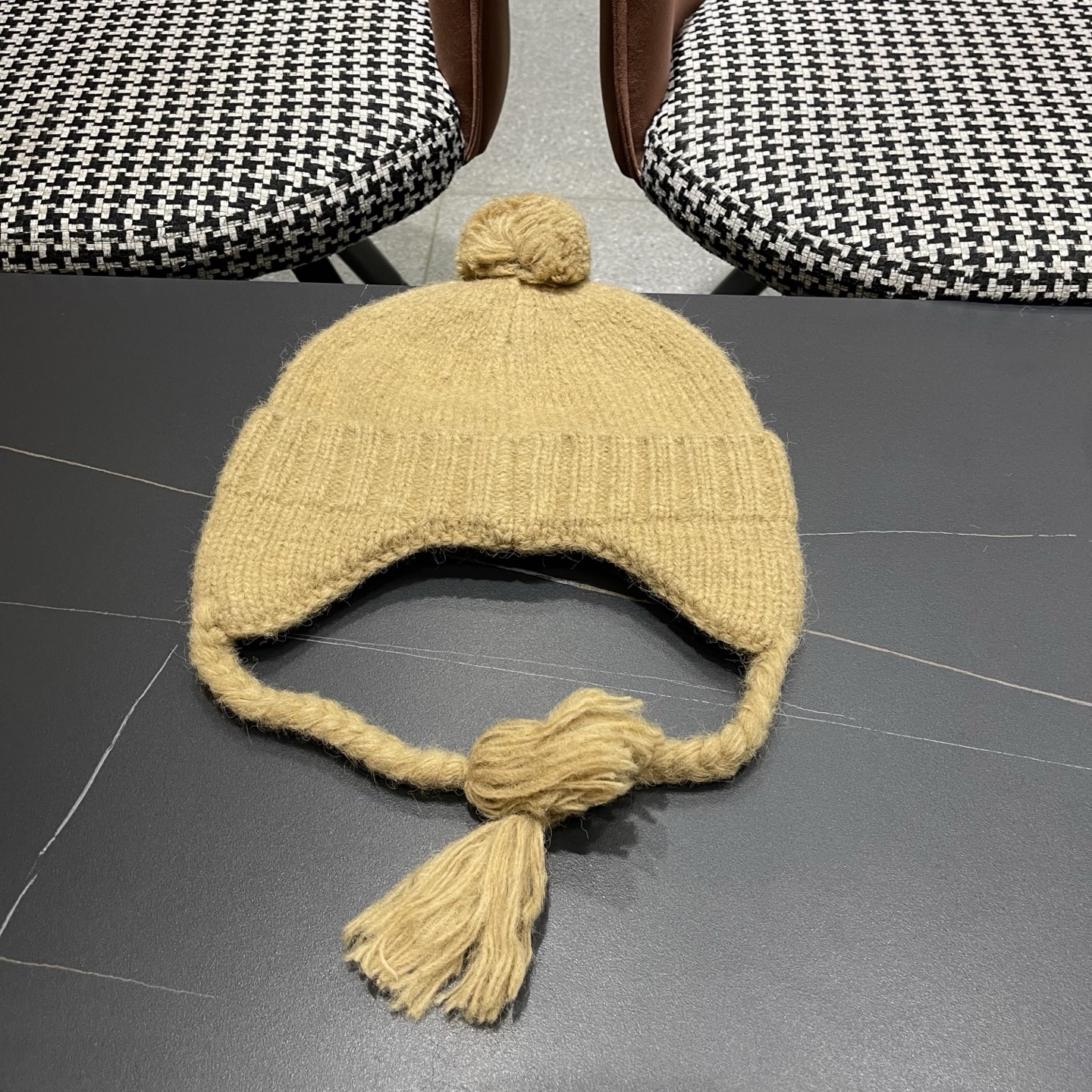  Dior迪奥韩版保暖百搭护耳帽冬季户外针织帽子时尚雷锋帽毛球包头帽女