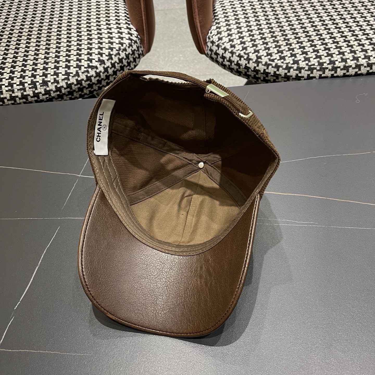  Chanel香奈儿复古灯芯绒棒球帽子女休闲时尚宽帽檐秋冬纯色百搭PU皮檐鸭舌帽男