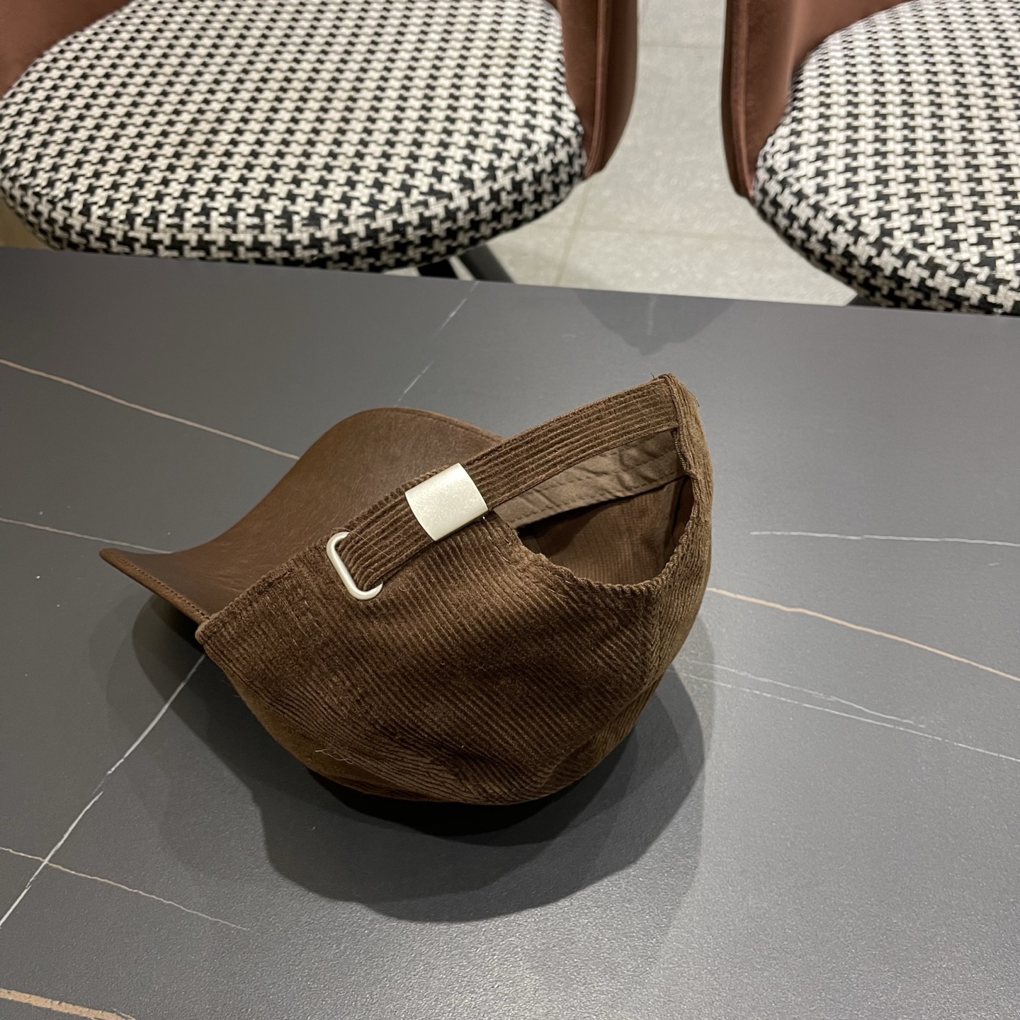  Chanel香奈儿复古灯芯绒棒球帽子女休闲时尚宽帽檐秋冬纯色百搭PU皮檐鸭舌帽男