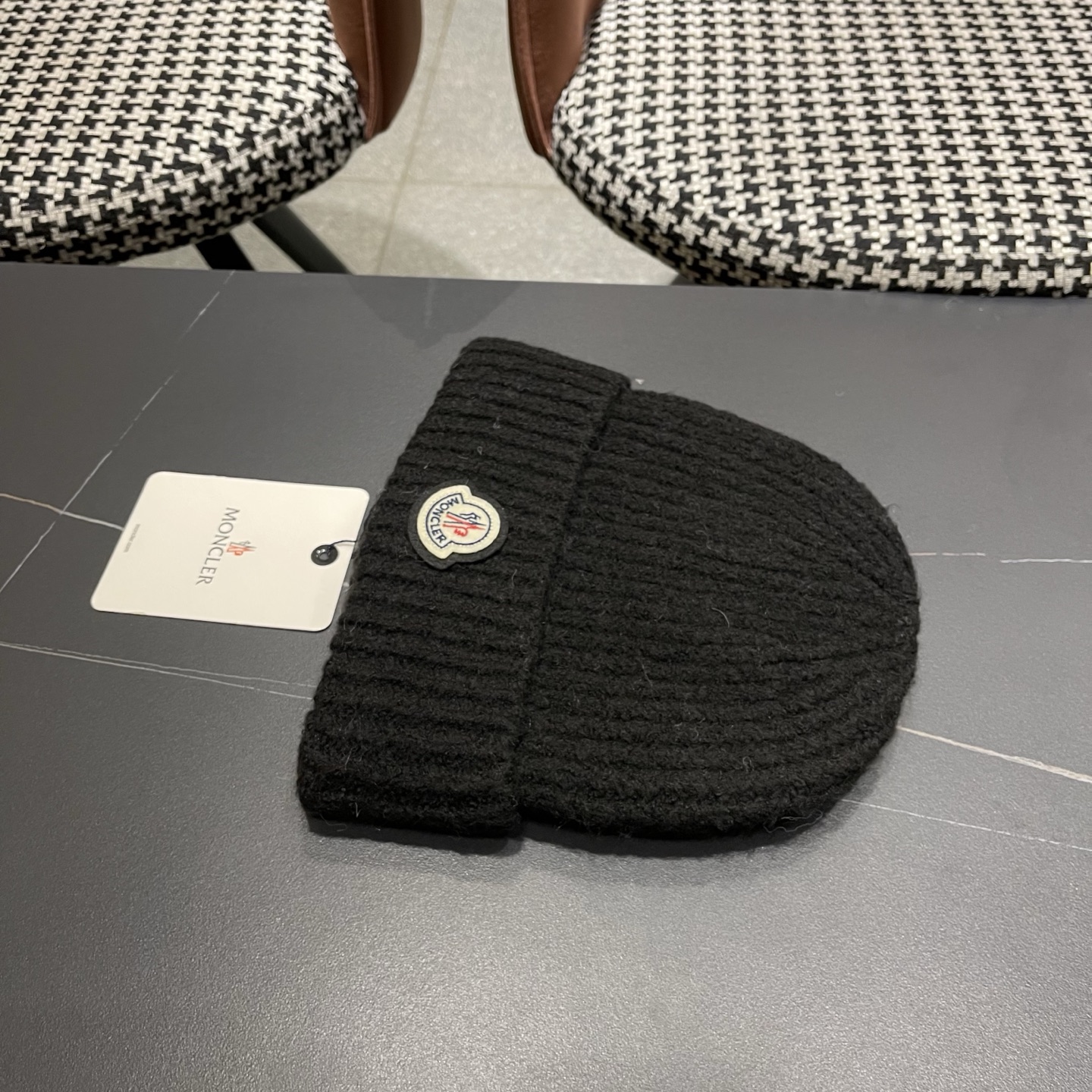  MONCLER蒙口🎩针织毛线帽，好品质高端大气，超柔软！超火爆💖质感很赞，出街超好搭配！时尚潮流！秋冬