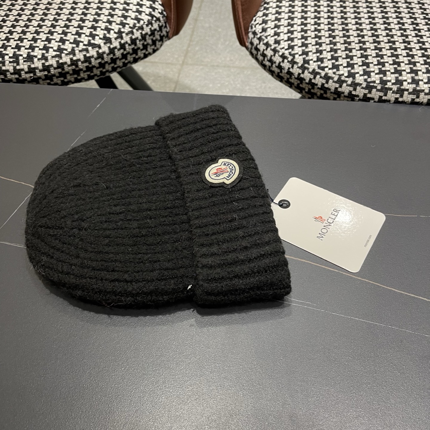  MONCLER蒙口🎩针织毛线帽，好品质高端大气，超柔软！超火爆💖质感很赞，出街超好搭配！时尚潮流！秋冬