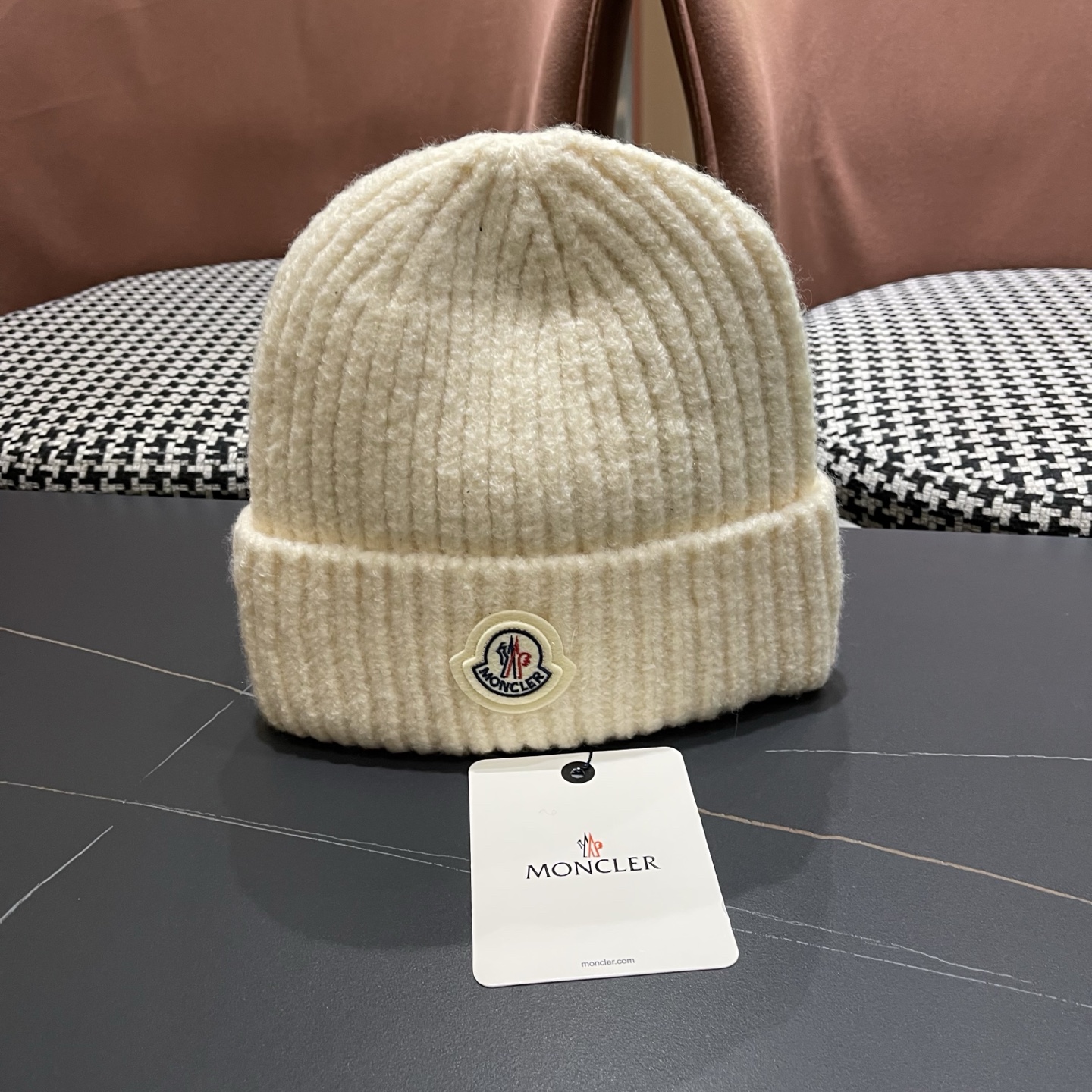  MONCLER蒙口🎩针织毛线帽，好品质高端大气，超柔软！超火爆💖质感很赞，出街超好搭配！时尚潮流！秋冬