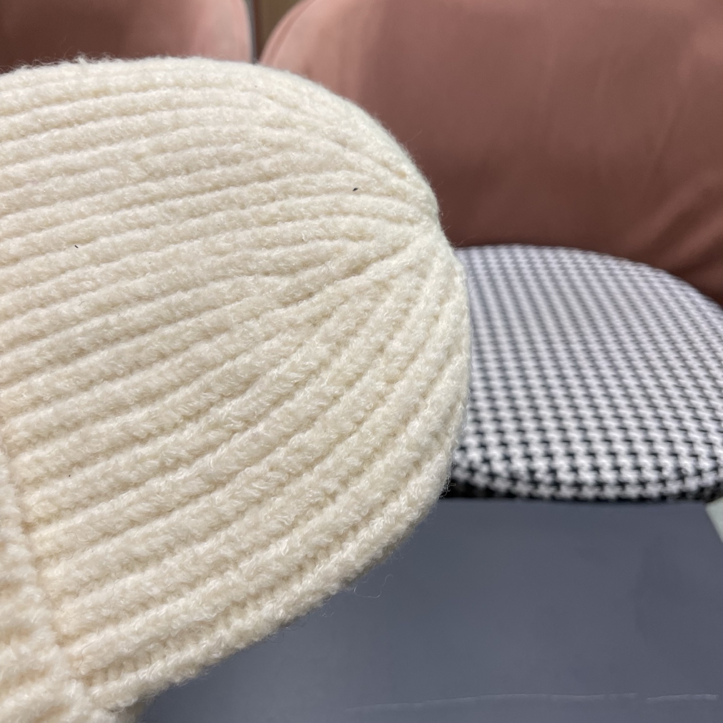  MONCLER蒙口🎩针织毛线帽，好品质高端大气，超柔软！超火爆💖质感很赞，出街超好搭配！时尚潮流！秋冬