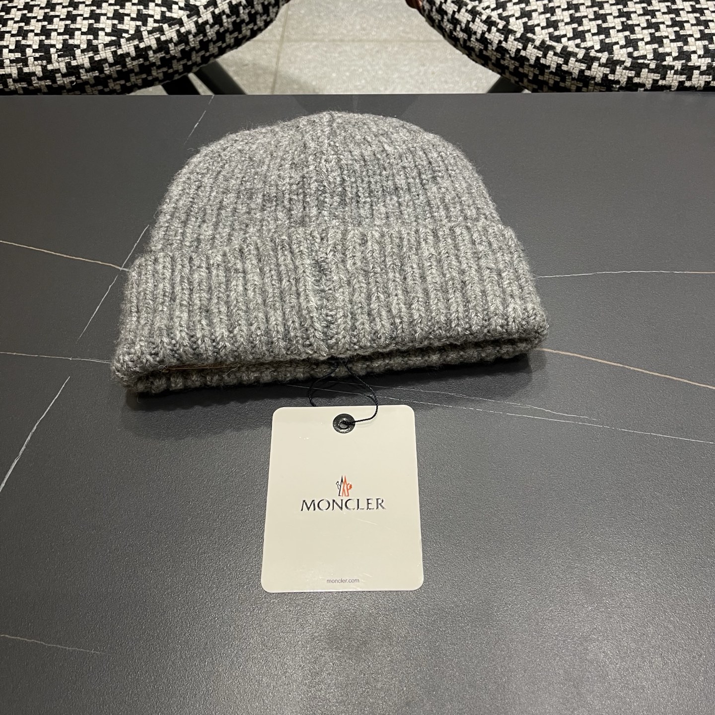  MONCLER蒙口🎩针织毛线帽，好品质高端大气，超柔软！超火爆💖质感很赞，出街超好搭配！时尚潮流！秋冬