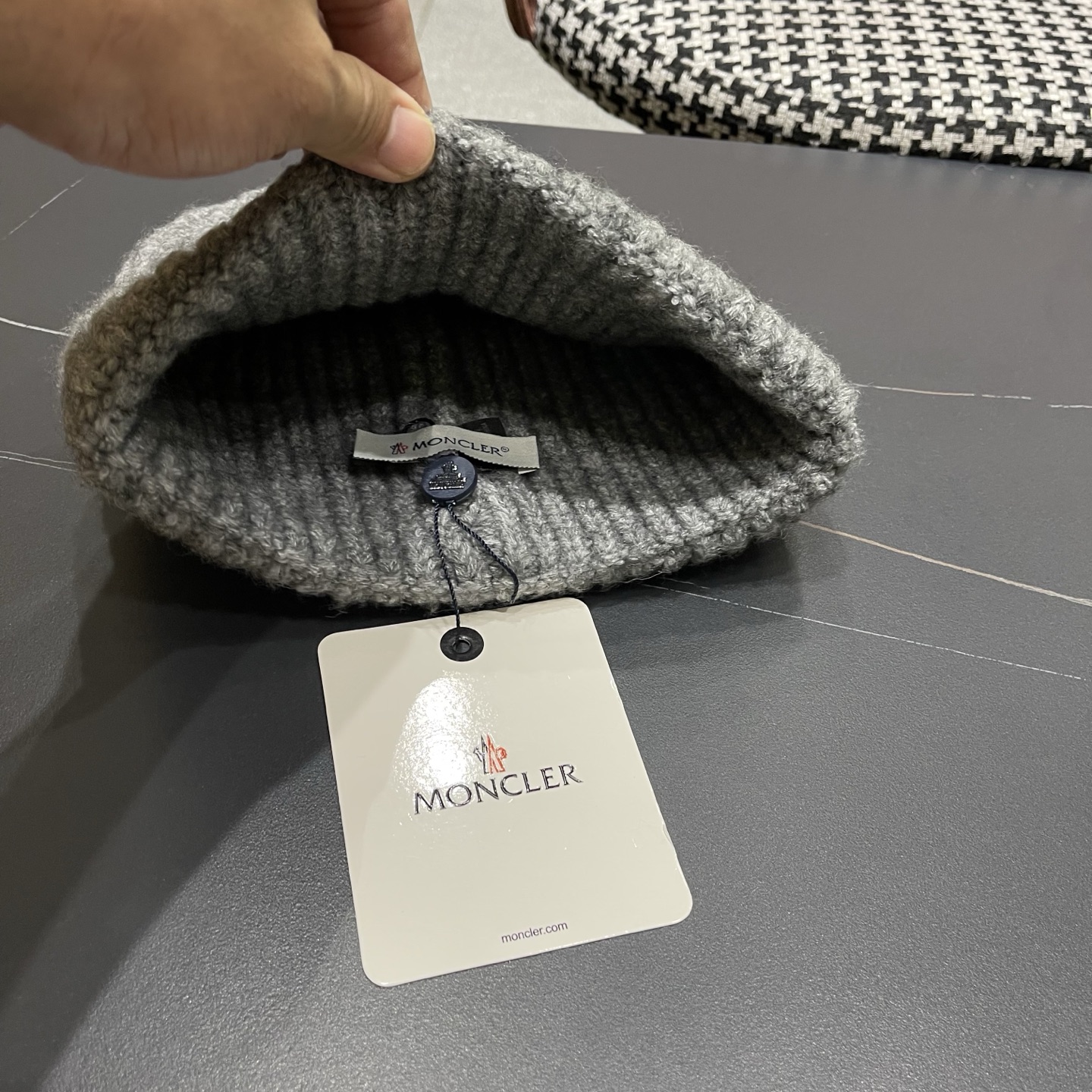  MONCLER蒙口🎩针织毛线帽，好品质高端大气，超柔软！超火爆💖质感很赞，出街超好搭配！时尚潮流！秋冬
