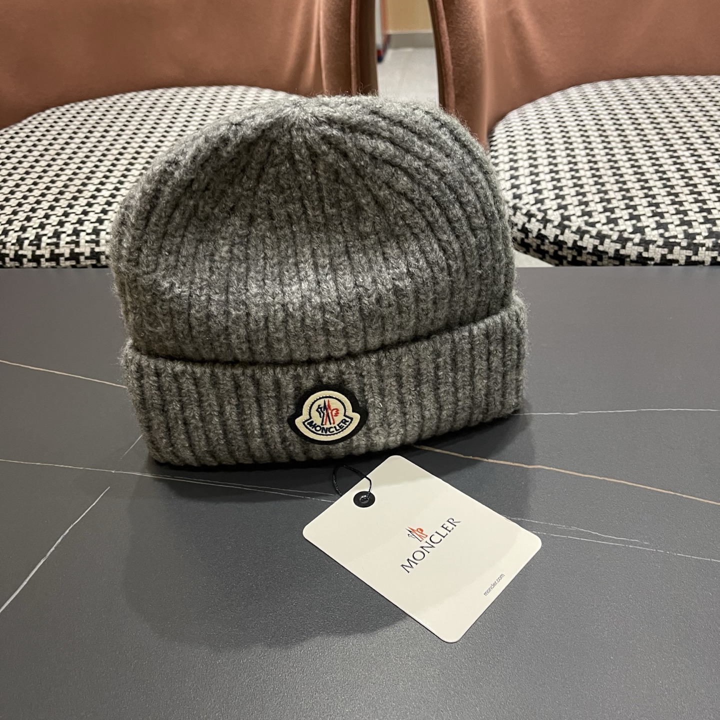  MONCLER蒙口🎩针织毛线帽，好品质高端大气，超柔软！超火爆💖质感很赞，出街超好搭配！时尚潮流！秋冬