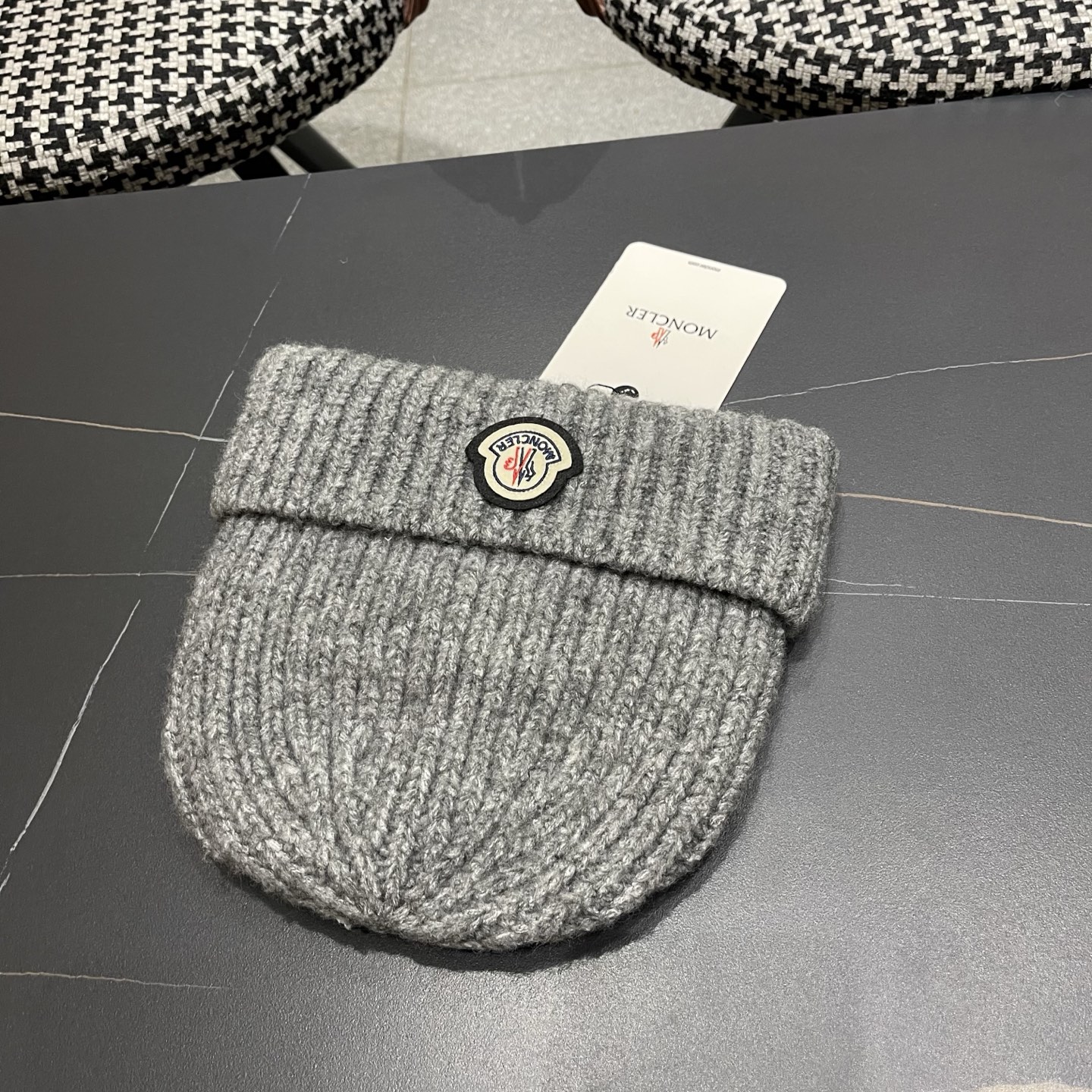  MONCLER蒙口🎩针织毛线帽，好品质高端大气，超柔软！超火爆💖质感很赞，出街超好搭配！时尚潮流！秋冬