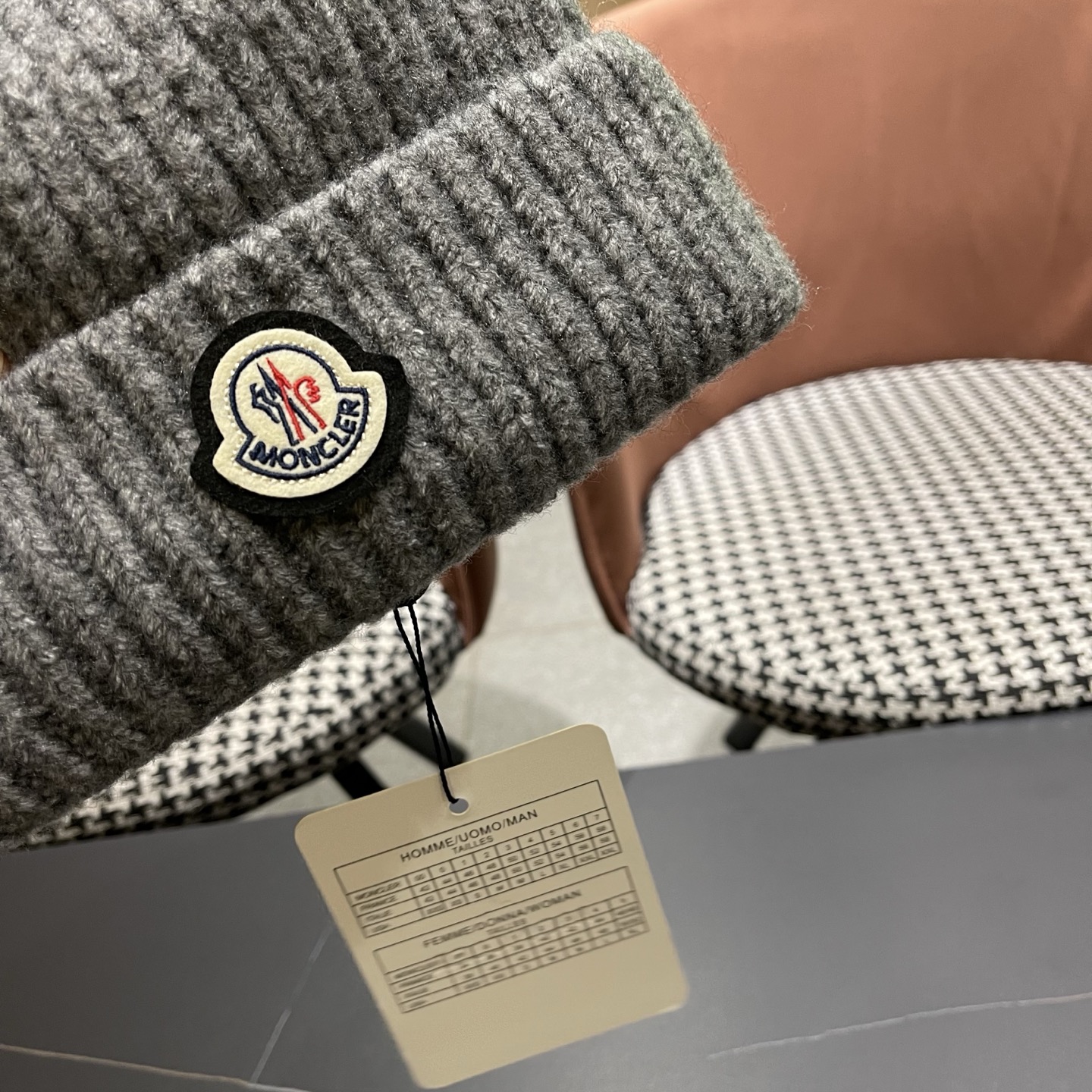  MONCLER蒙口🎩针织毛线帽，好品质高端大气，超柔软！超火爆💖质感很赞，出街超好搭配！时尚潮流！秋冬