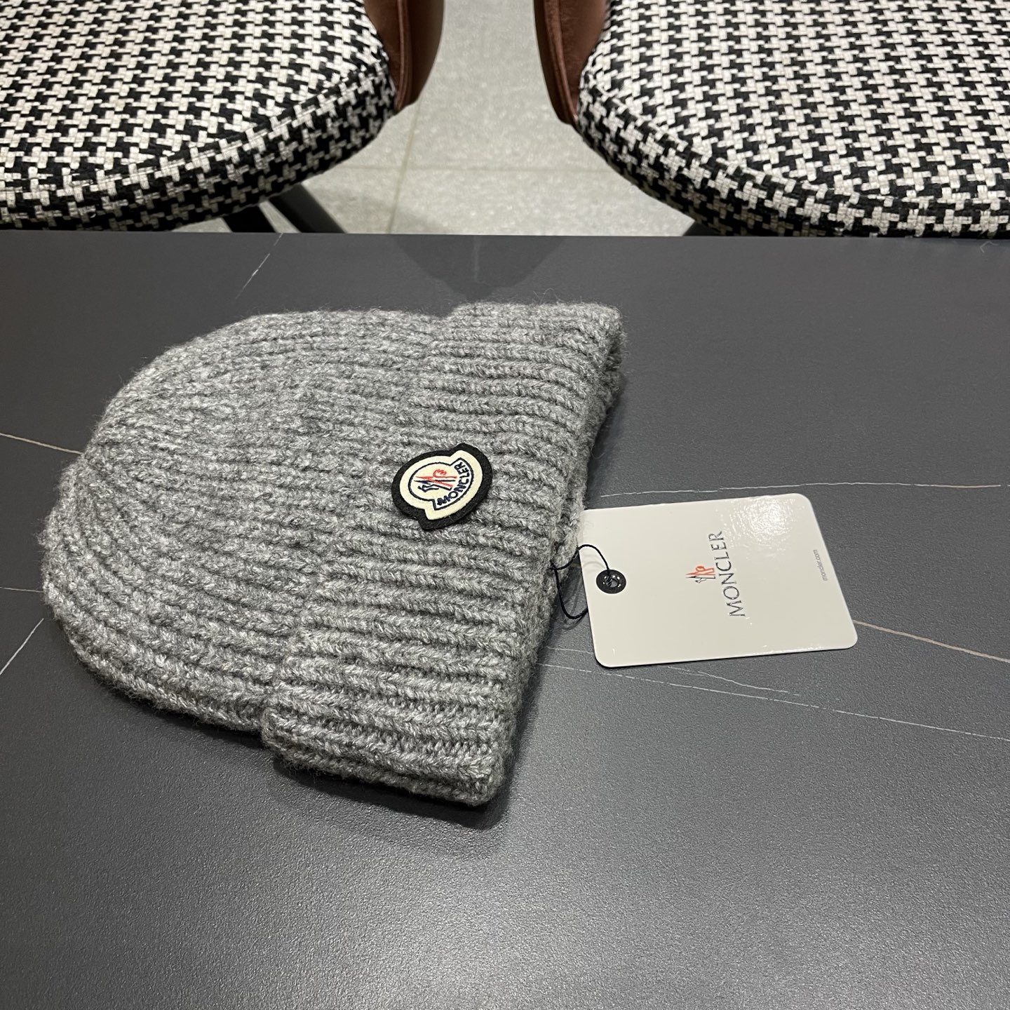  MONCLER蒙口🎩针织毛线帽，好品质高端大气，超柔软！超火爆💖质感很赞，出街超好搭配！时尚潮流！秋冬