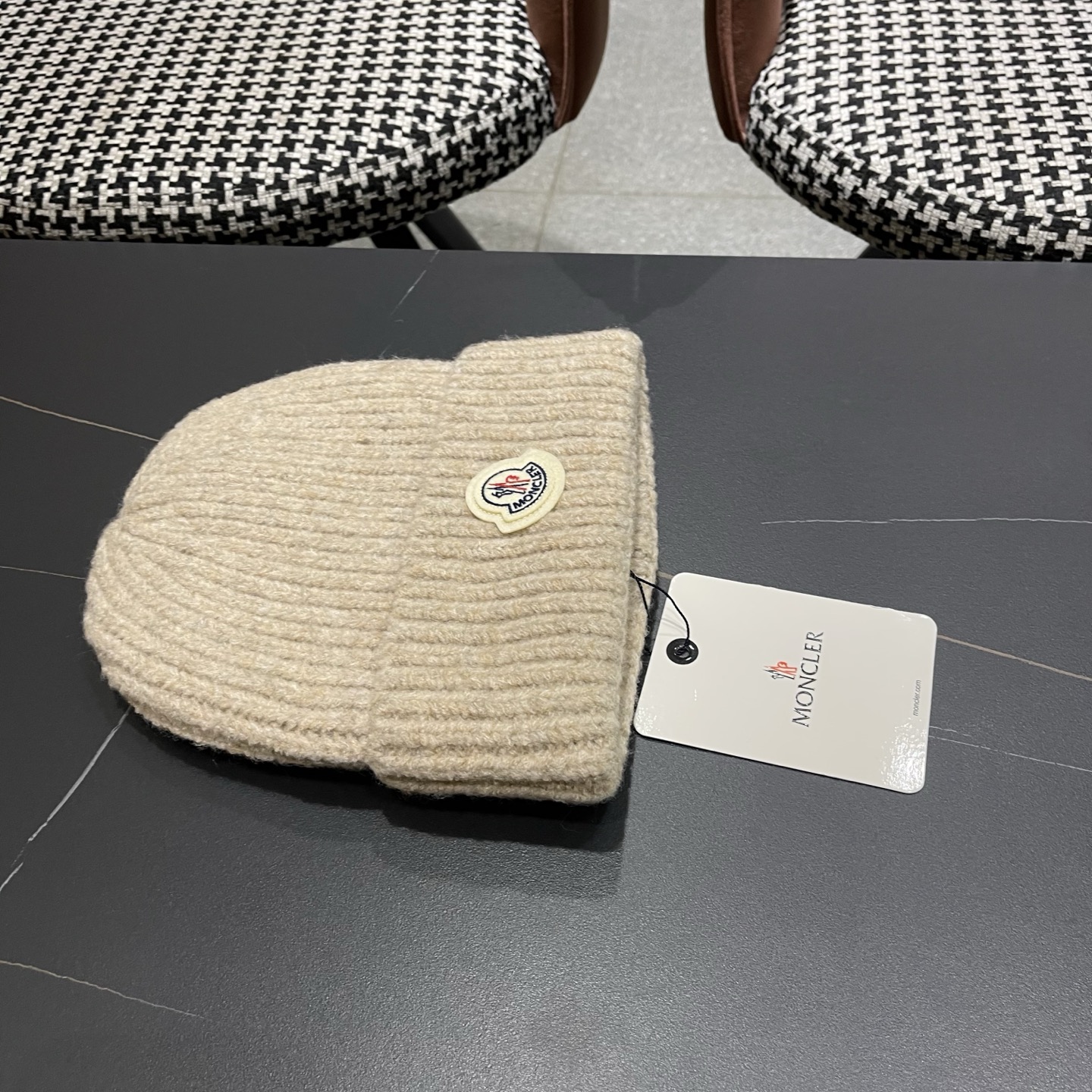  MONCLER蒙口🎩针织毛线帽，好品质高端大气，超柔软！超火爆💖质感很赞，出街超好搭配！时尚潮流！秋冬