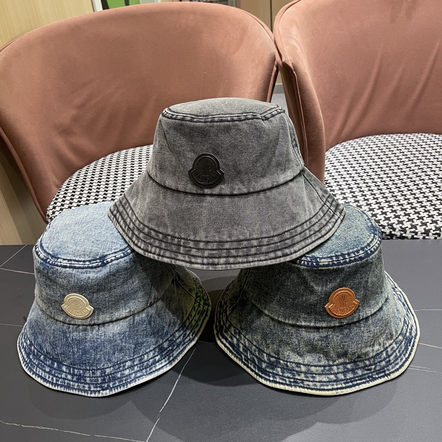  Moncler蒙口 日韩系光版牛仔布做旧休闲复古时尚百搭
街头出游渔夫帽画家帽新款