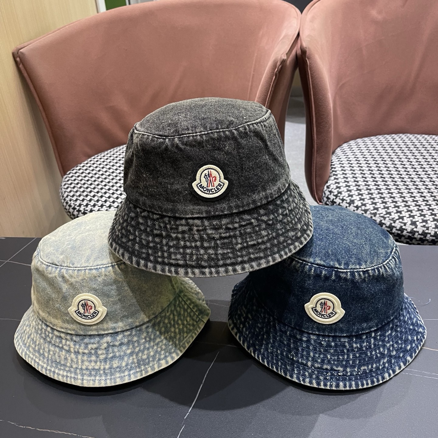  Moncler蒙口2025新款牛仔渔夫帽，经典流行款，质量超赞，