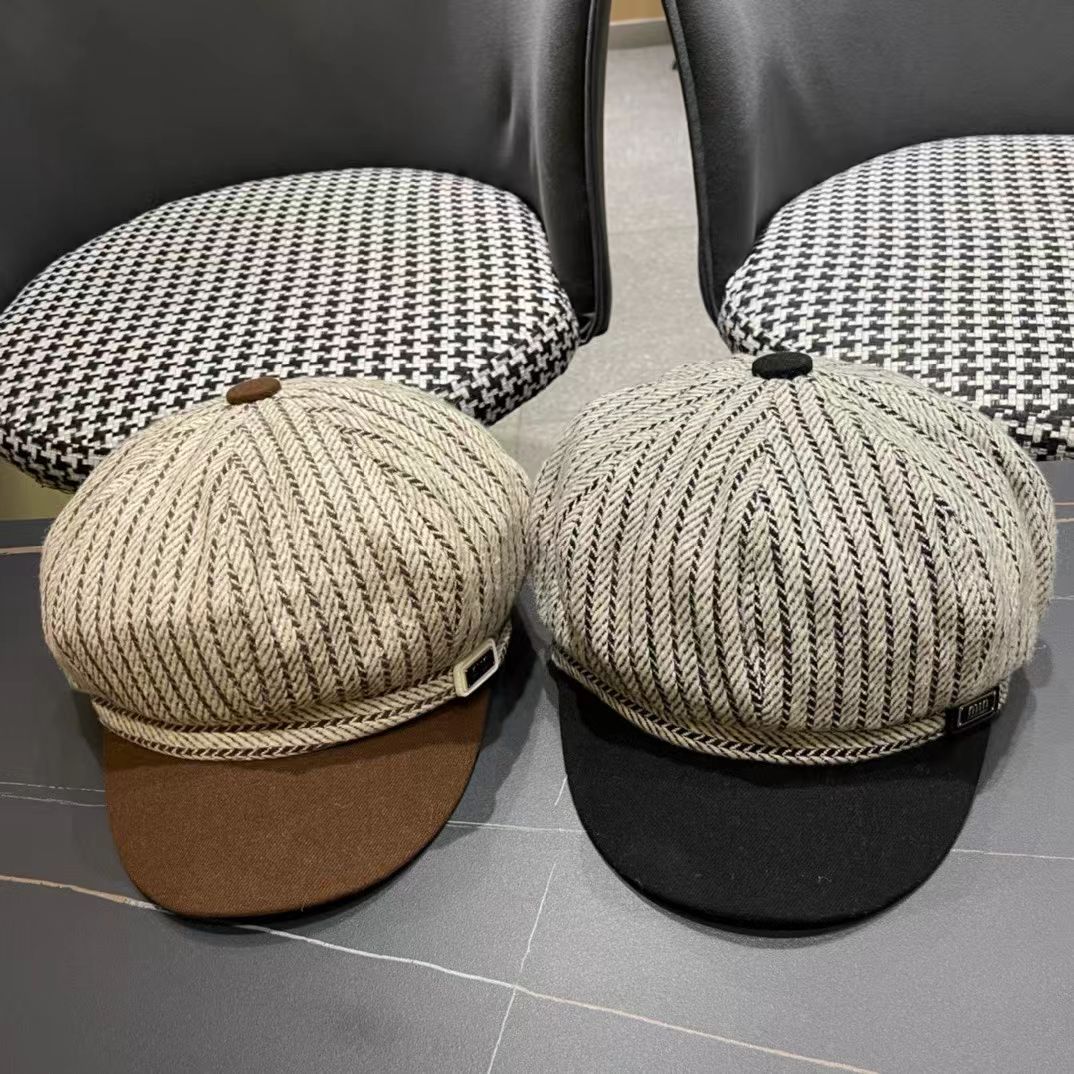  谬谬MIUMIU系列新品早秋贝雷帽 时尚潮人同款单品