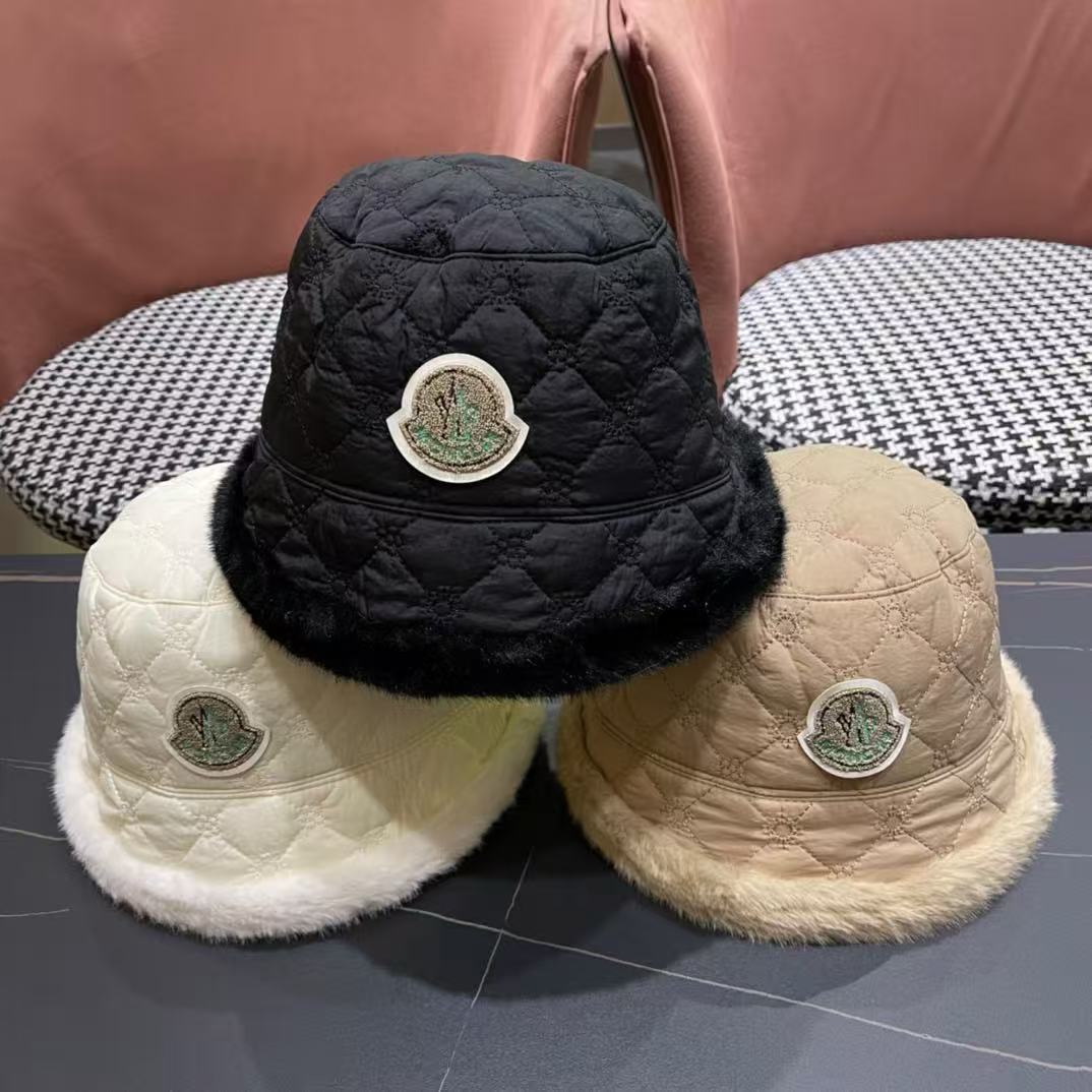  MONCLER蒙口🎩秋新款羽绒毛绒加厚高品质秋冬渔夫帽超火爆💖质感很赞，出街超好搭配！