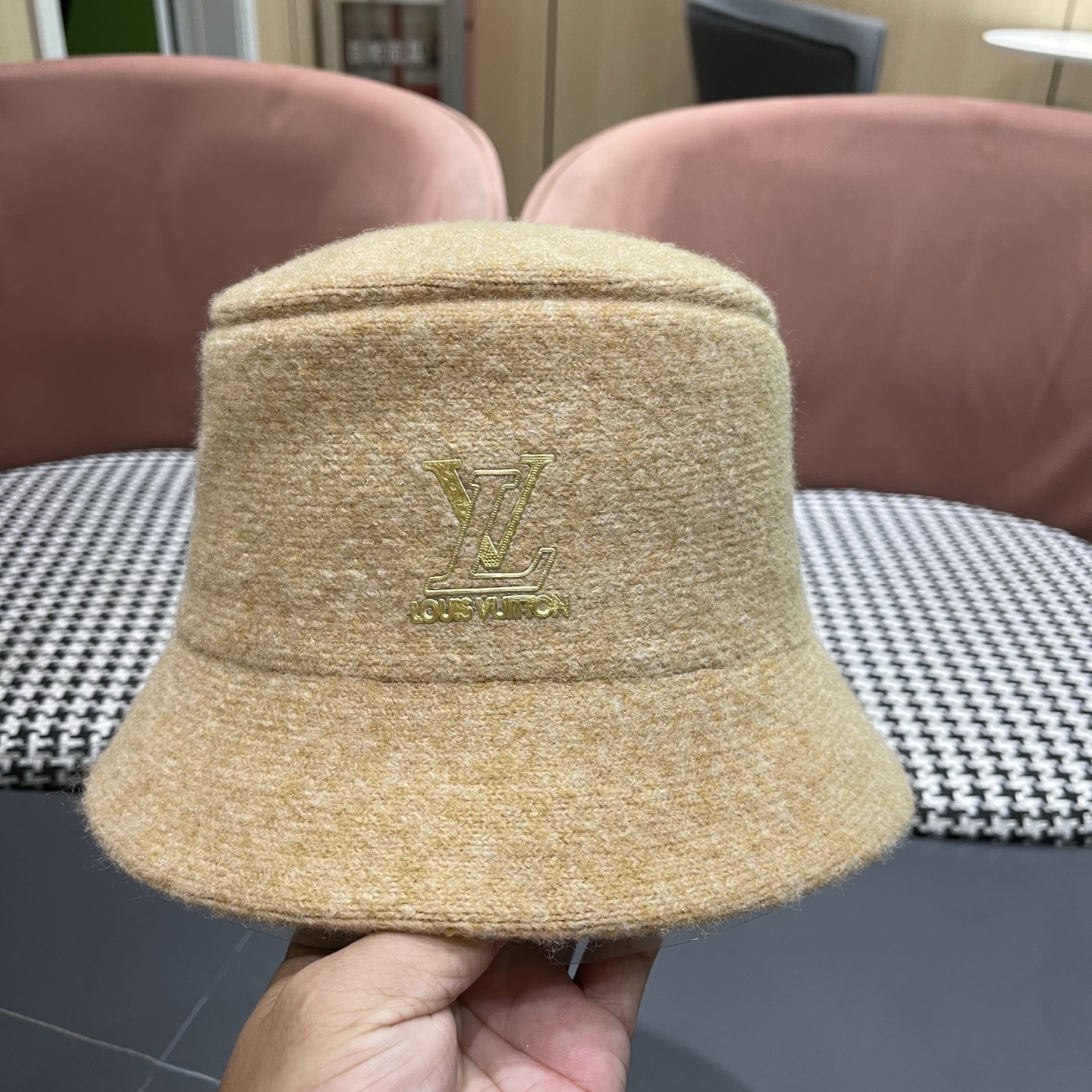  LV 路易威登👑2025 爆款渔夫帽子女秋冬季显脸小，渔夫水桶帽冬款保暖盆帽