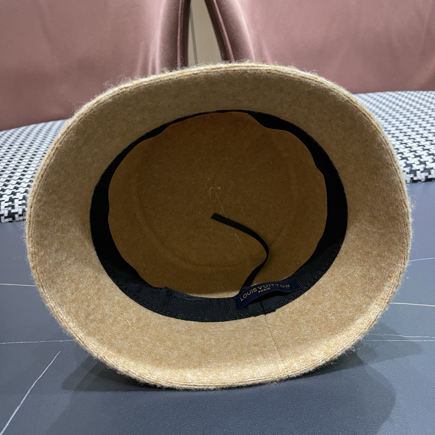  LV 路易威登👑2025 爆款渔夫帽子女秋冬季显脸小，渔夫水桶帽冬款保暖盆帽