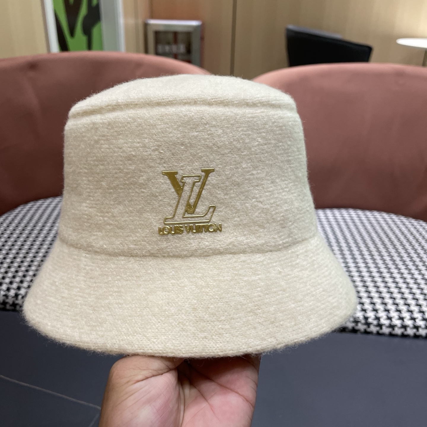  LV 路易威登👑2025 爆款渔夫帽子女秋冬季显脸小，渔夫水桶帽冬款保暖盆帽