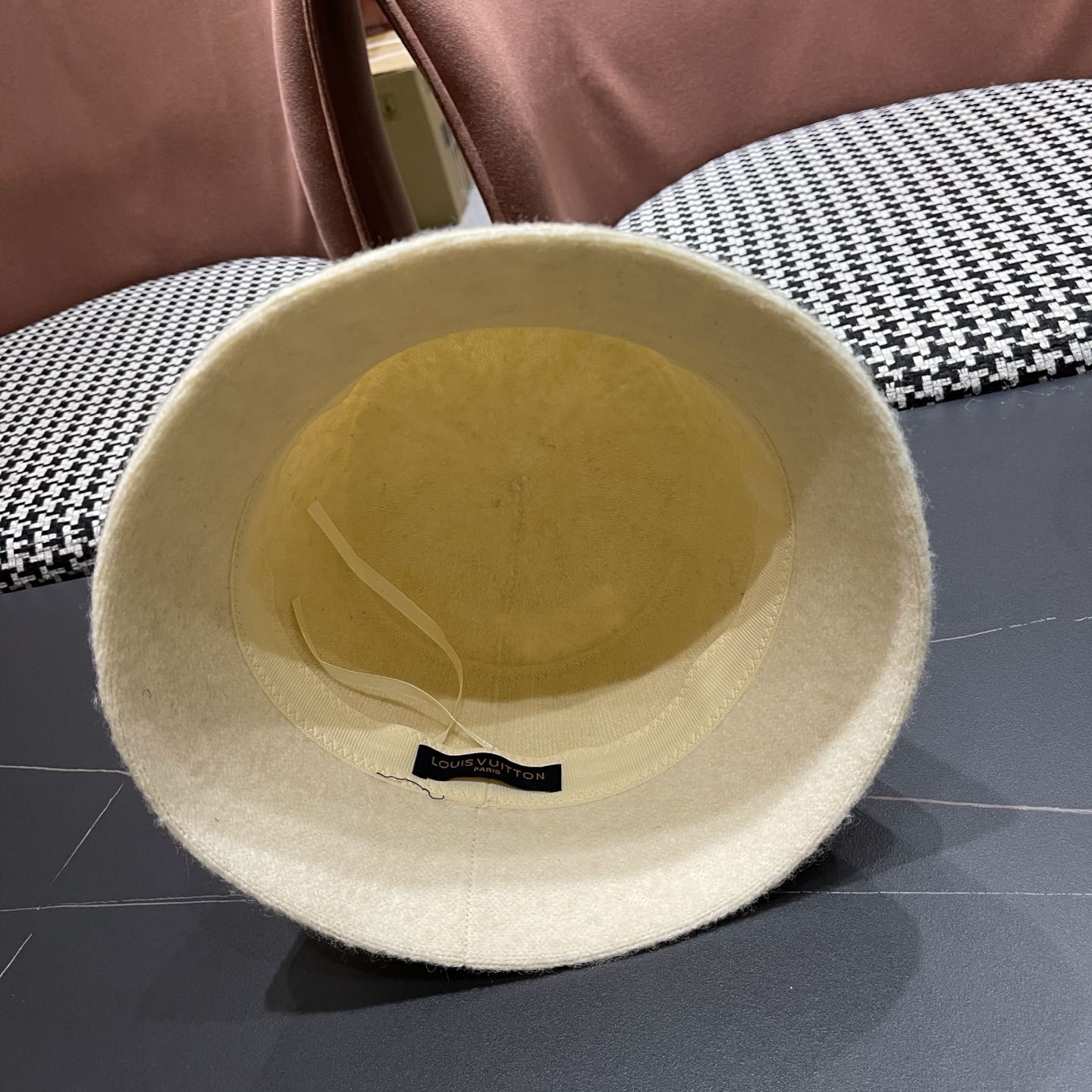  LV 路易威登👑2025 爆款渔夫帽子女秋冬季显脸小，渔夫水桶帽冬款保暖盆帽