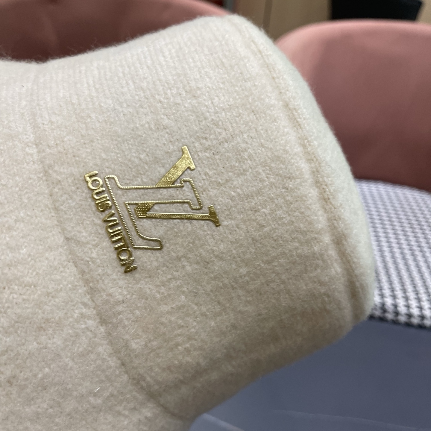  LV 路易威登👑2025 爆款渔夫帽子女秋冬季显脸小，渔夫水桶帽冬款保暖盆帽