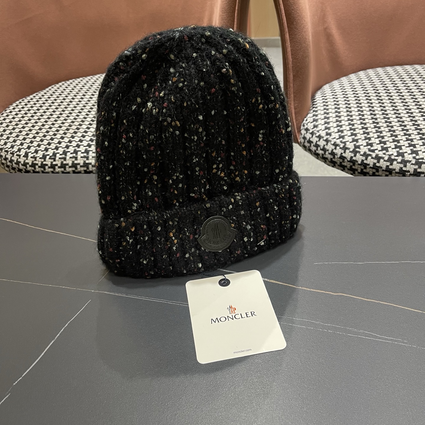  MONCLER蒙口🎩羊毛针织毛线帽，好品质高端大气，超柔软！超火爆💖质感很赞，出街超好搭配！时尚潮流！