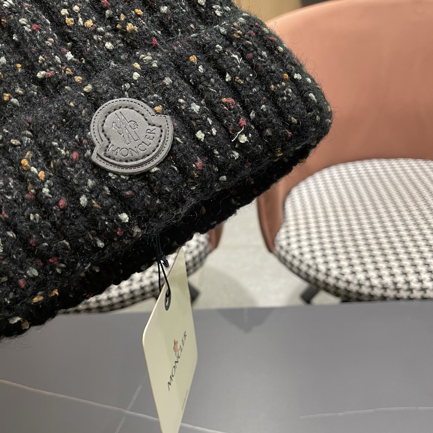  MONCLER蒙口🎩羊毛针织毛线帽，好品质高端大气，超柔软！超火爆💖质感很赞，出街超好搭配！时尚潮流！