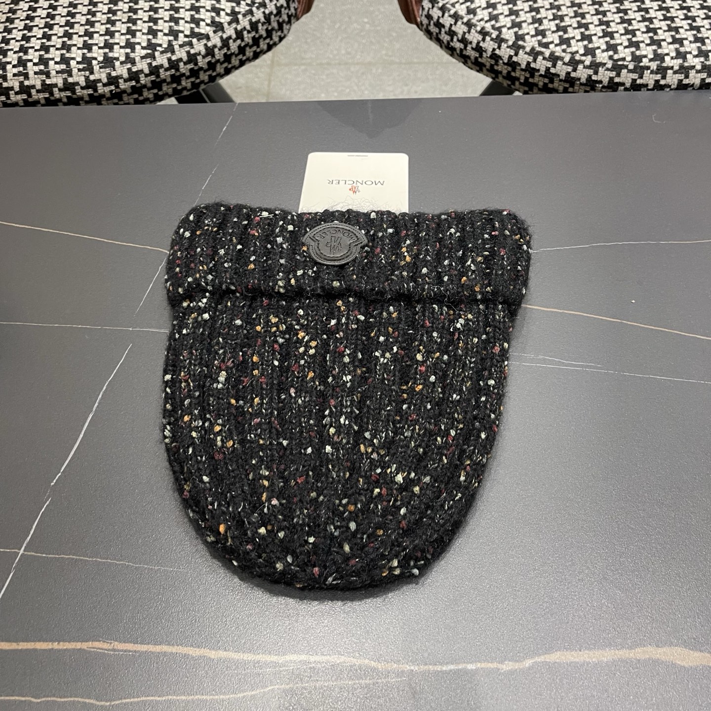  MONCLER蒙口🎩羊毛针织毛线帽，好品质高端大气，超柔软！超火爆💖质感很赞，出街超好搭配！时尚潮流！