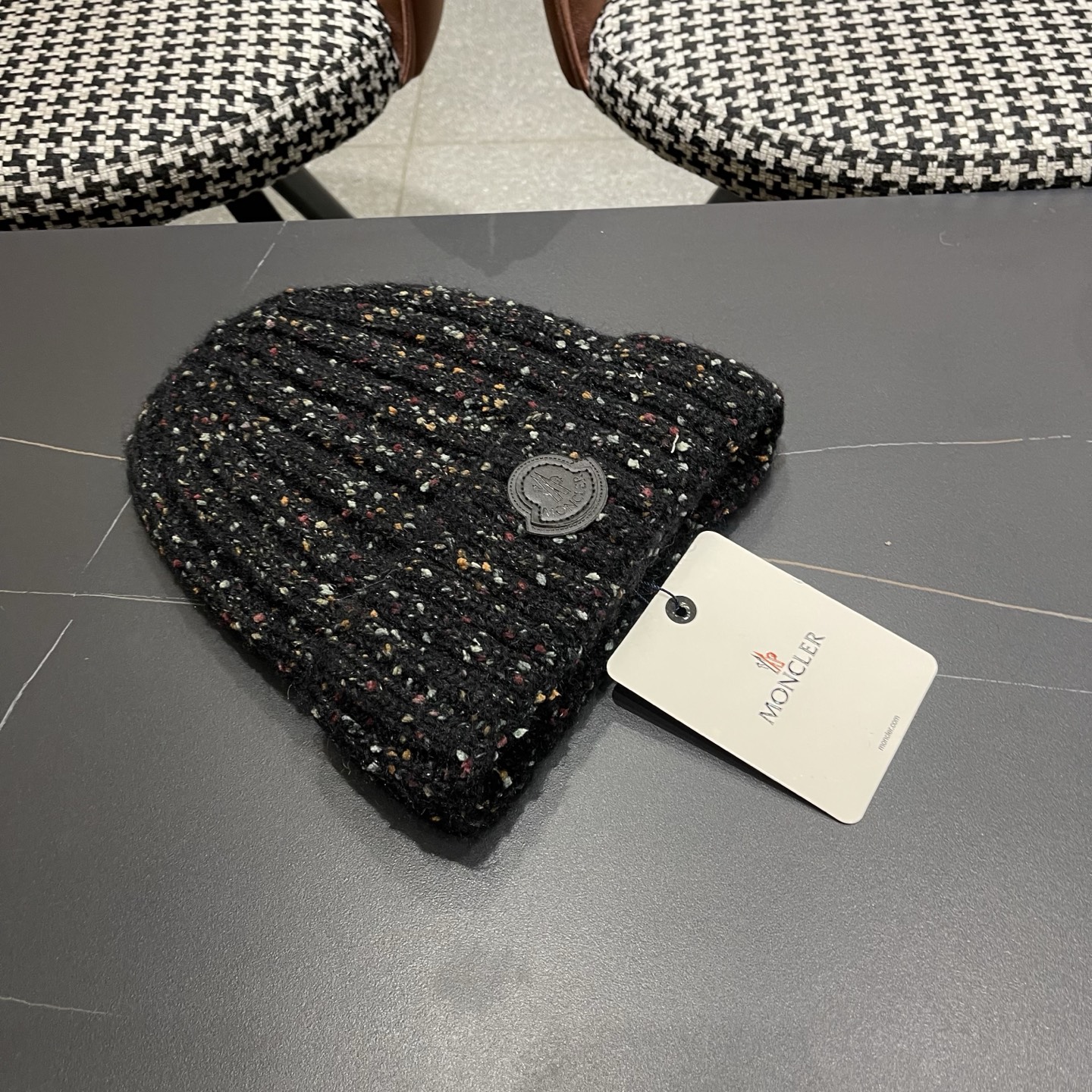  MONCLER蒙口🎩羊毛针织毛线帽，好品质高端大气，超柔软！超火爆💖质感很赞，出街超好搭配！时尚潮流！