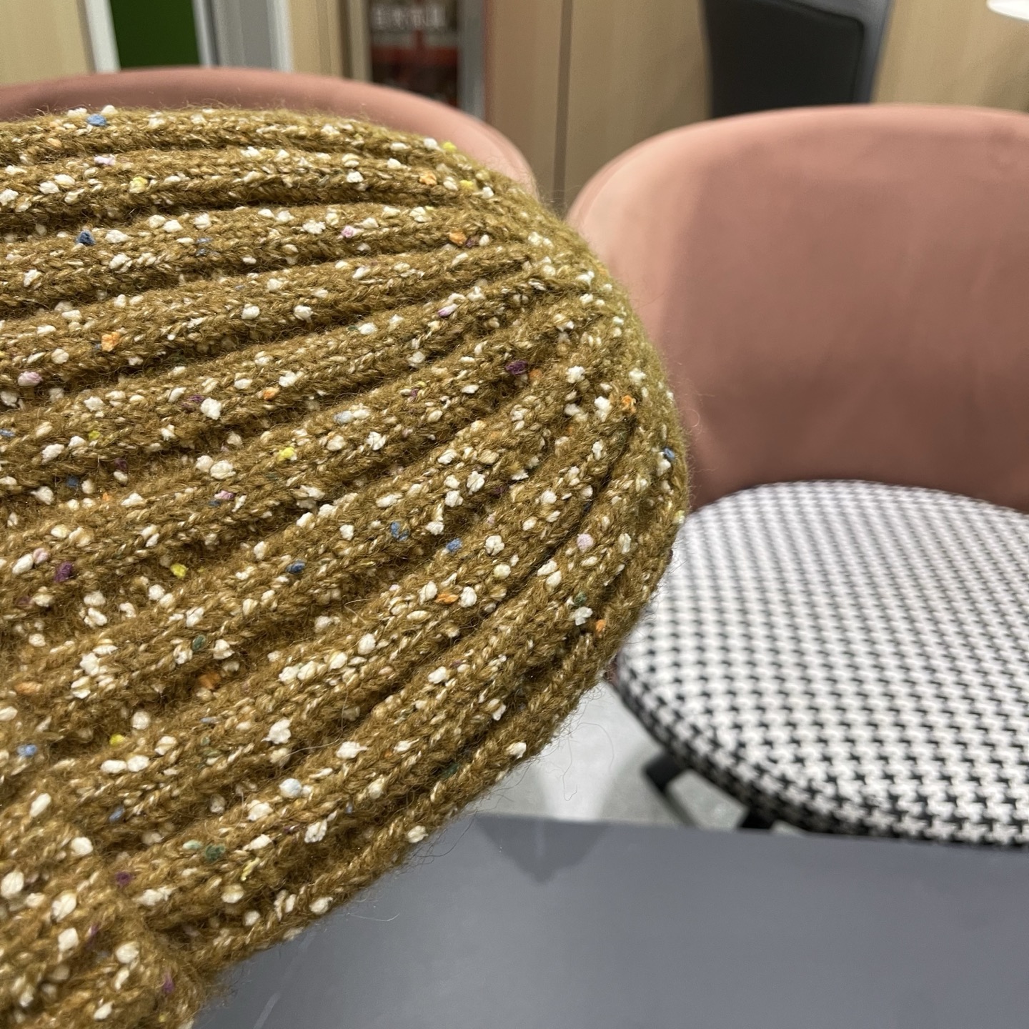  MONCLER蒙口🎩羊毛针织毛线帽，好品质高端大气，超柔软！超火爆💖质感很赞，出街超好搭配！时尚潮流！