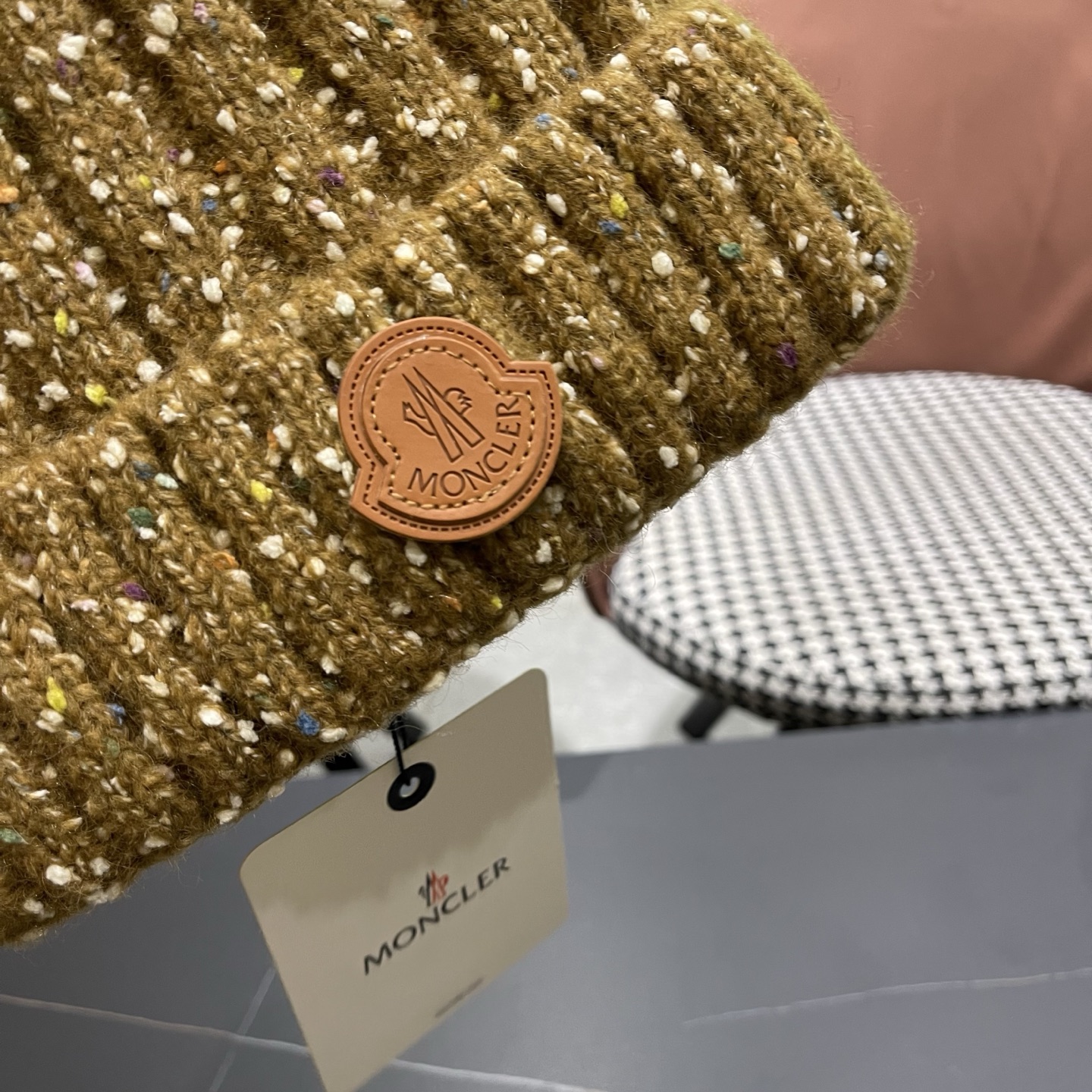  MONCLER蒙口🎩羊毛针织毛线帽，好品质高端大气，超柔软！超火爆💖质感很赞，出街超好搭配！时尚潮流！