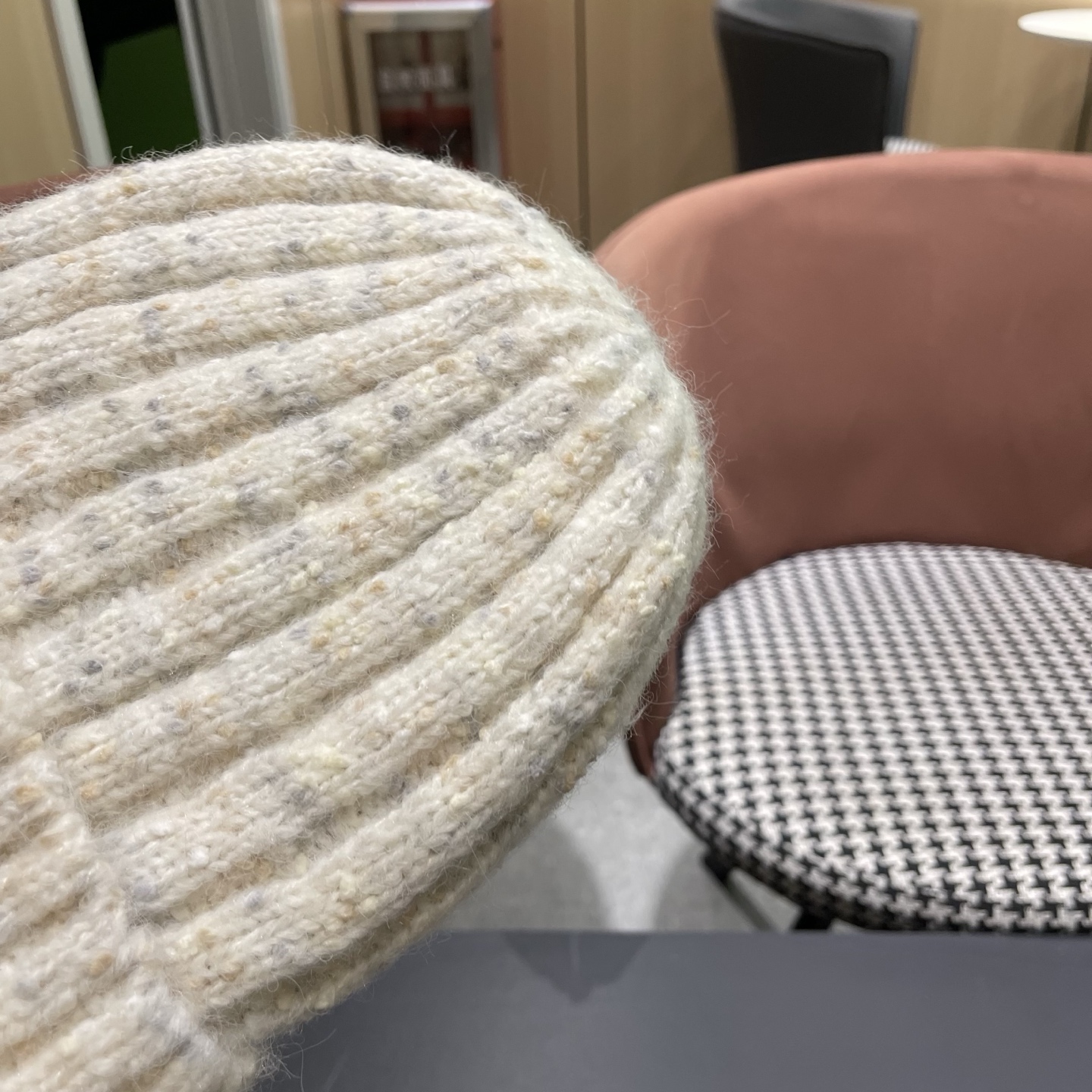  MONCLER蒙口🎩羊毛针织毛线帽，好品质高端大气，超柔软！超火爆💖质感很赞，出街超好搭配！时尚潮流！