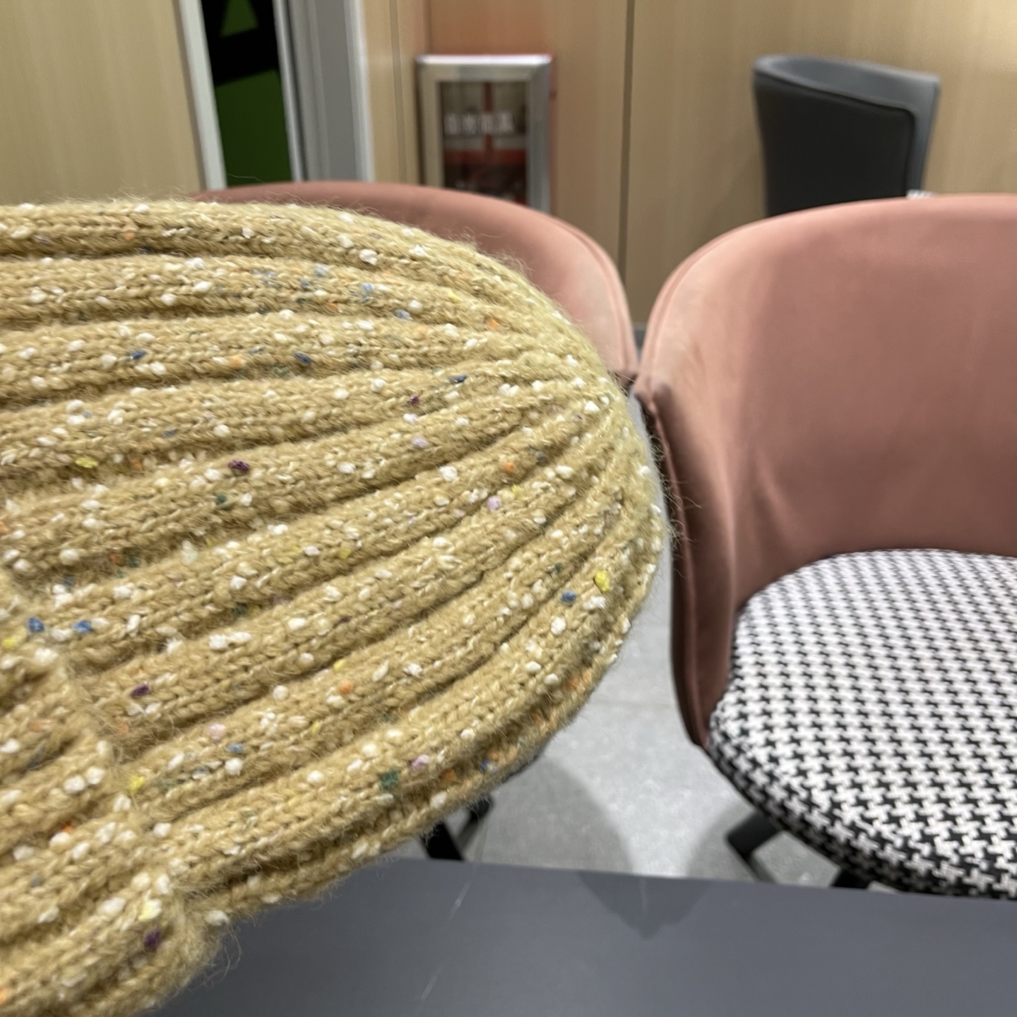  MONCLER蒙口🎩羊毛针织毛线帽，好品质高端大气，超柔软！超火爆💖质感很赞，出街超好搭配！时尚潮流！