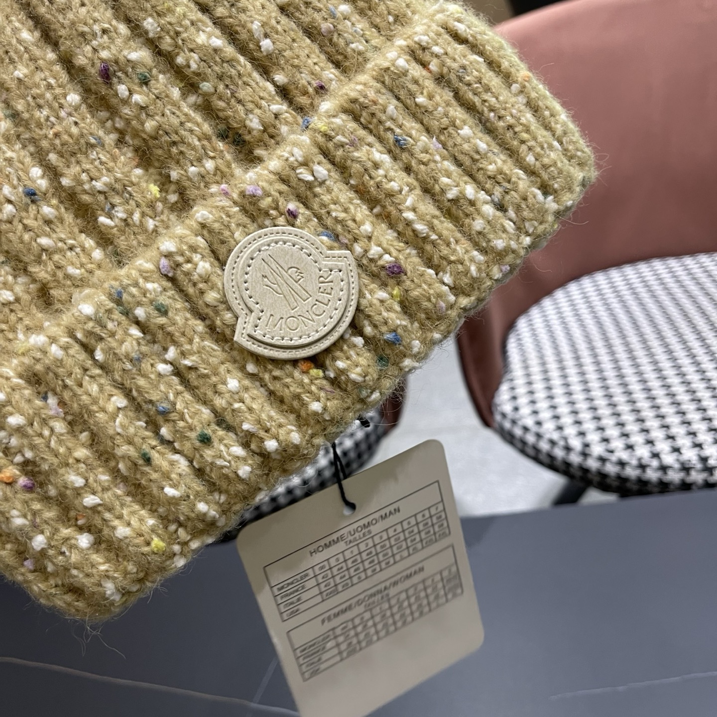  MONCLER蒙口🎩羊毛针织毛线帽，好品质高端大气，超柔软！超火爆💖质感很赞，出街超好搭配！时尚潮流！