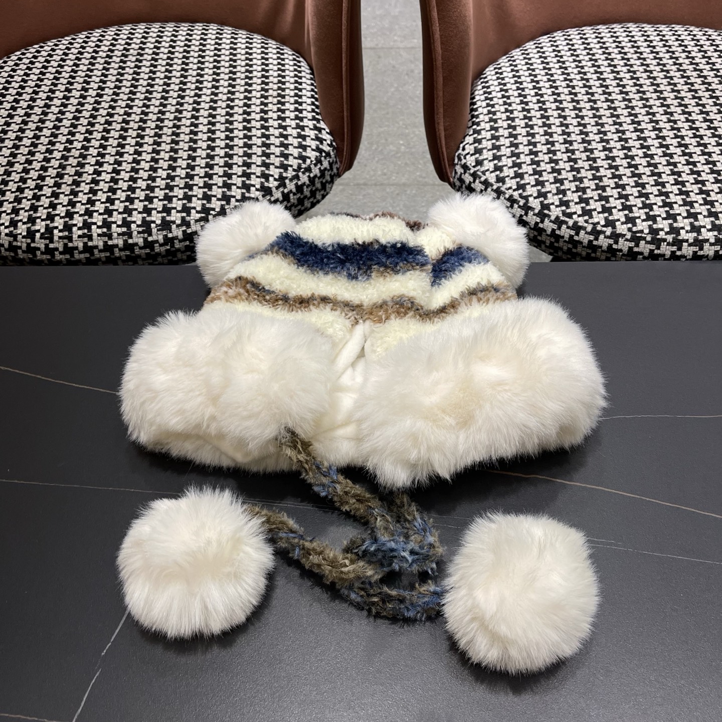  【Celine赛琳】2025秋冬新款羊绒条纹拼色渔夫帽独特设计～复古文艺的一款