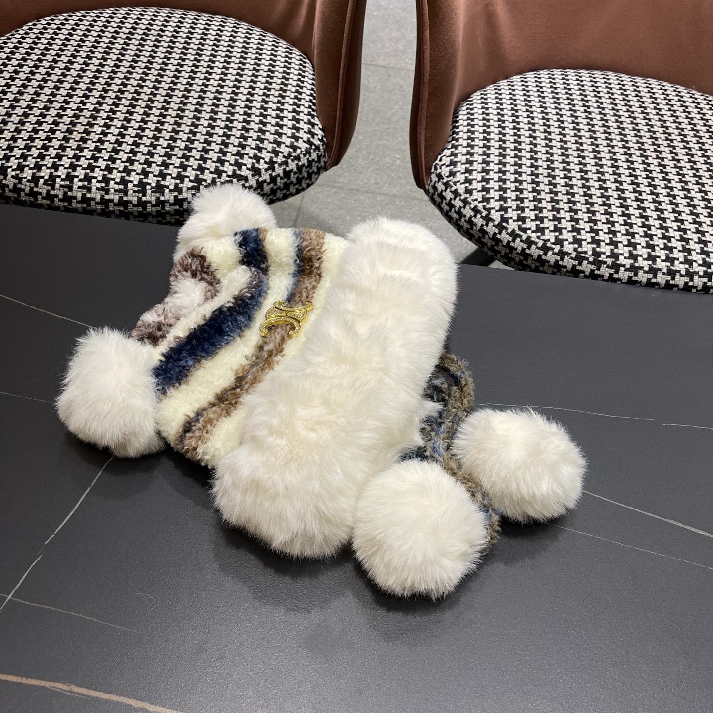  【Celine赛琳】2025秋冬新款羊绒条纹拼色渔夫帽独特设计～复古文艺的一款