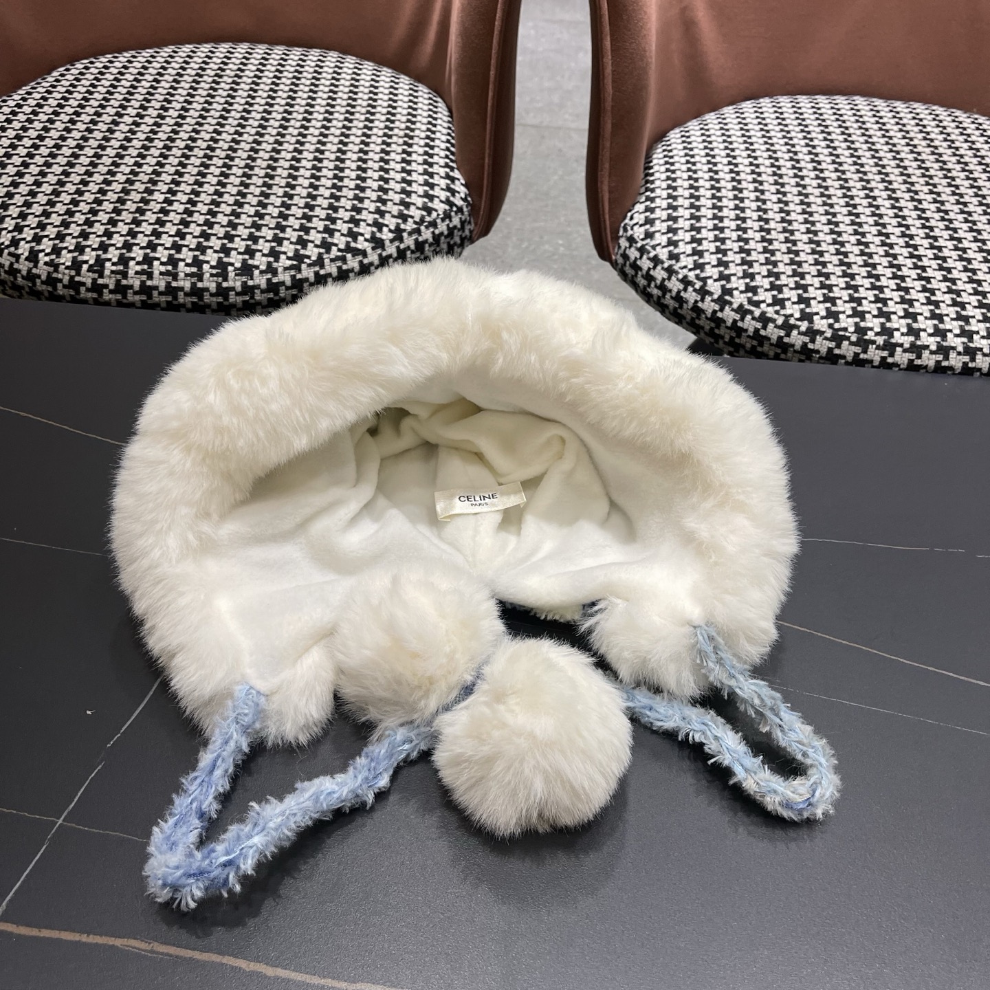  【Celine赛琳】2025秋冬新款羊绒条纹拼色渔夫帽独特设计～复古文艺的一款