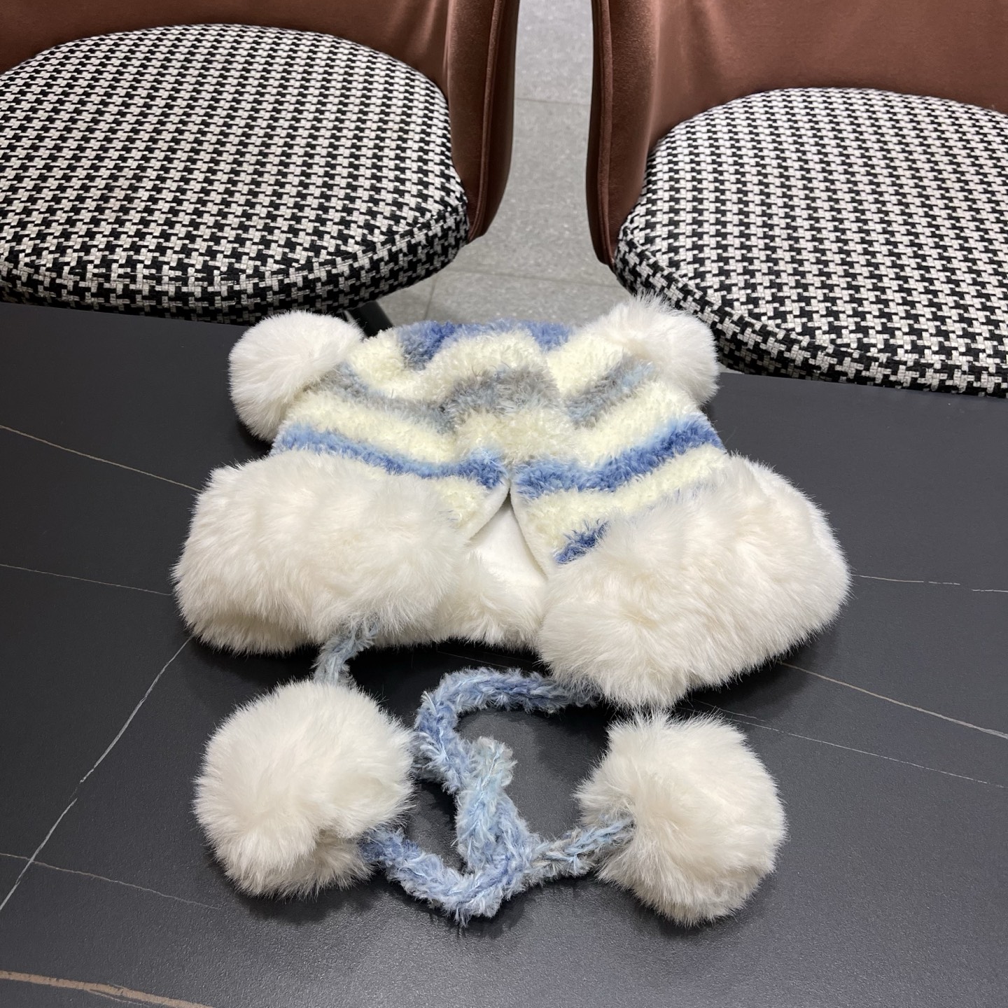  【Celine赛琳】2025秋冬新款羊绒条纹拼色渔夫帽独特设计～复古文艺的一款