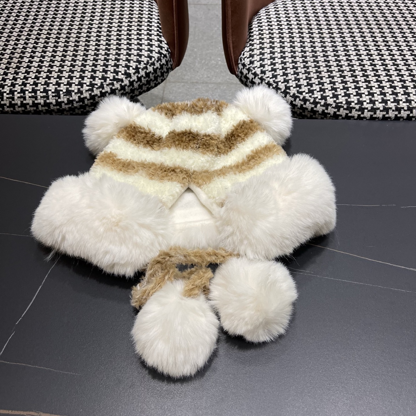  【Celine赛琳】2025秋冬新款羊绒条纹拼色渔夫帽独特设计～复古文艺的一款