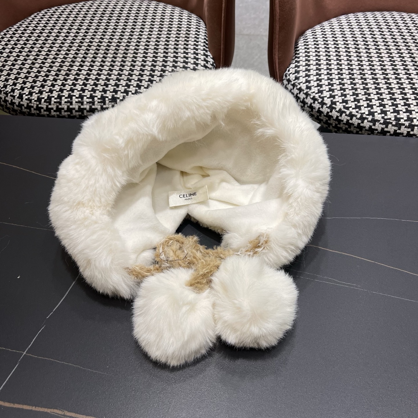  【Celine赛琳】2025秋冬新款羊绒条纹拼色渔夫帽独特设计～复古文艺的一款