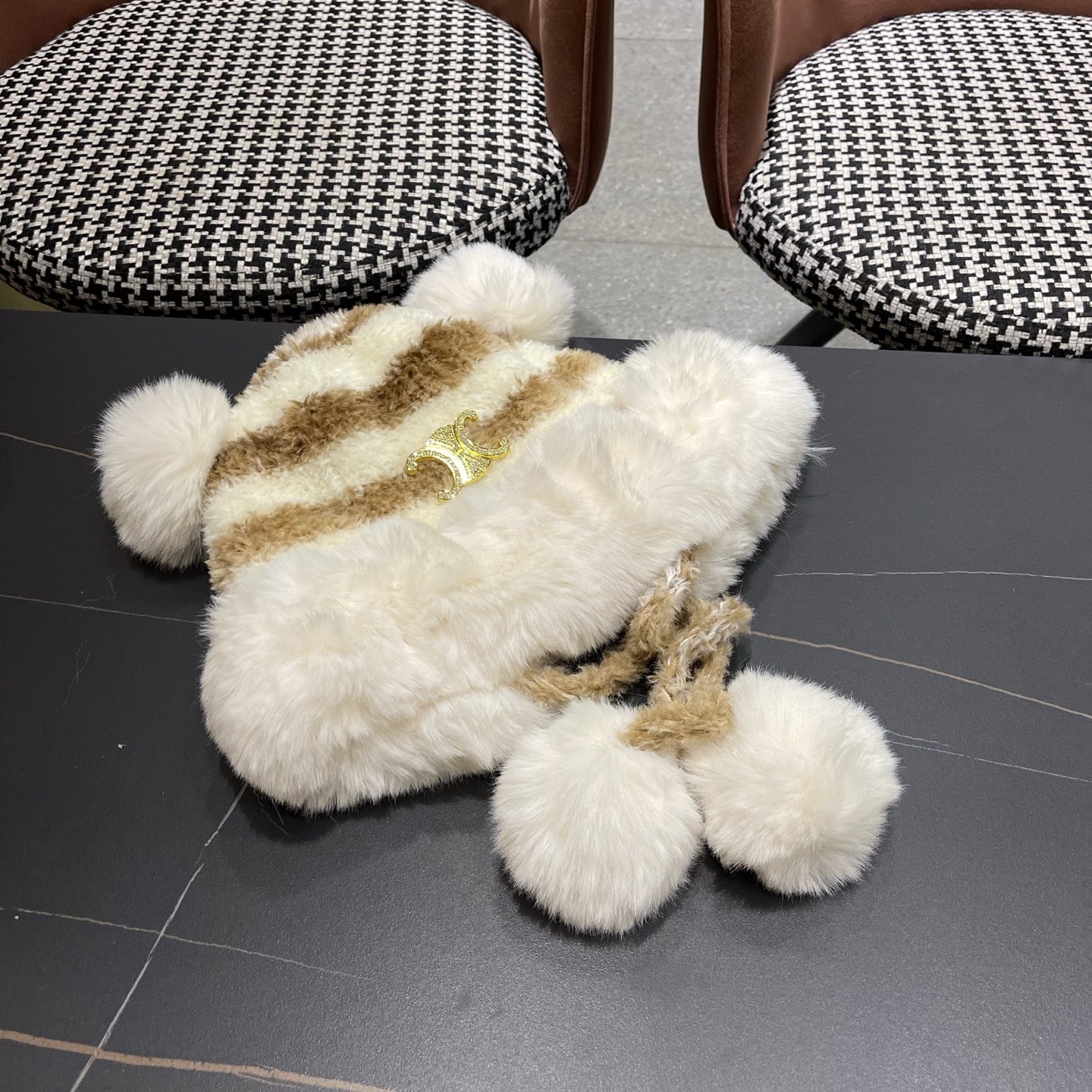  【Celine赛琳】2025秋冬新款羊绒条纹拼色渔夫帽独特设计～复古文艺的一款