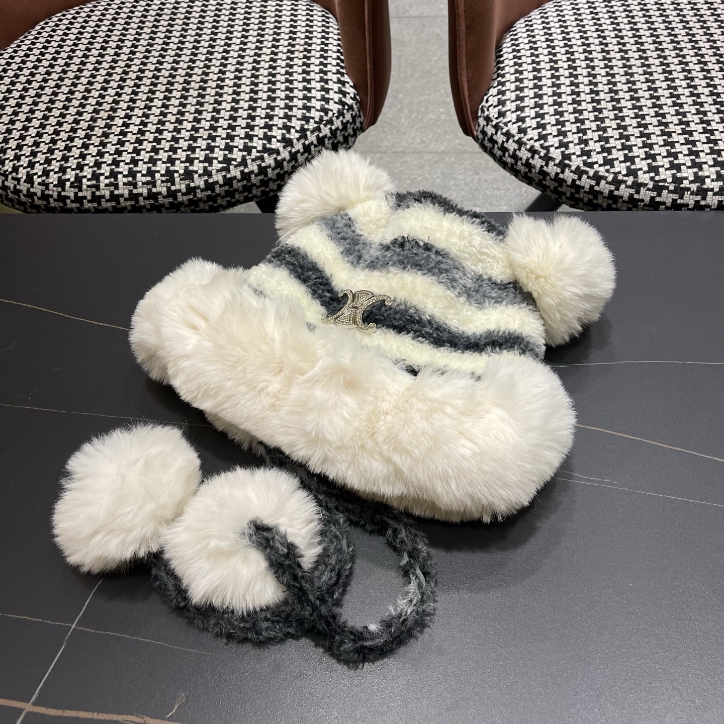  【Celine赛琳】2025秋冬新款羊绒条纹拼色渔夫帽独特设计～复古文艺的一款