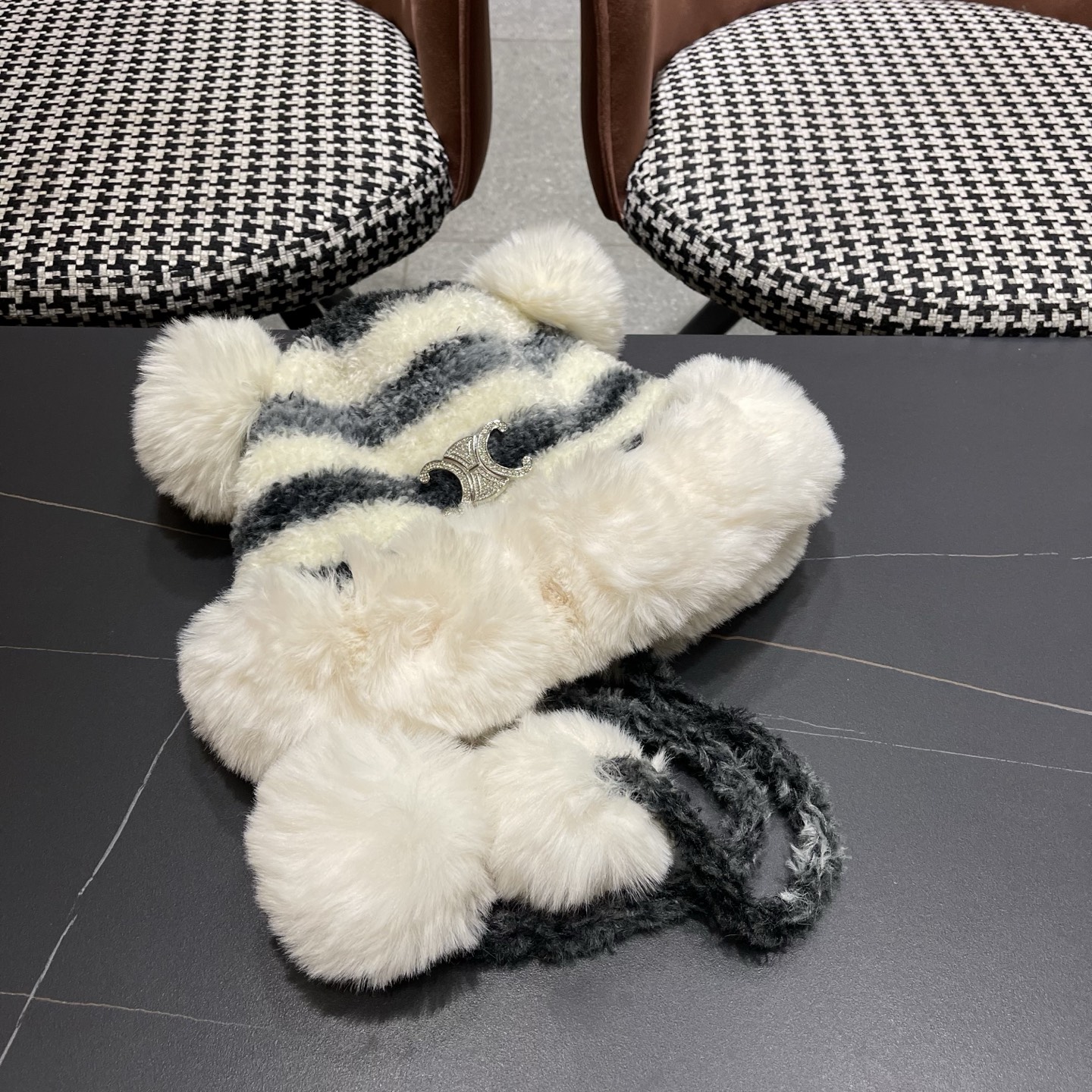  【Celine赛琳】2025秋冬新款羊绒条纹拼色渔夫帽独特设计～复古文艺的一款