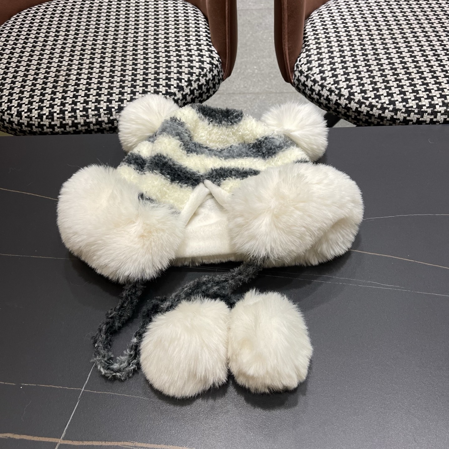  【Celine赛琳】2025秋冬新款羊绒条纹拼色渔夫帽独特设计～复古文艺的一款