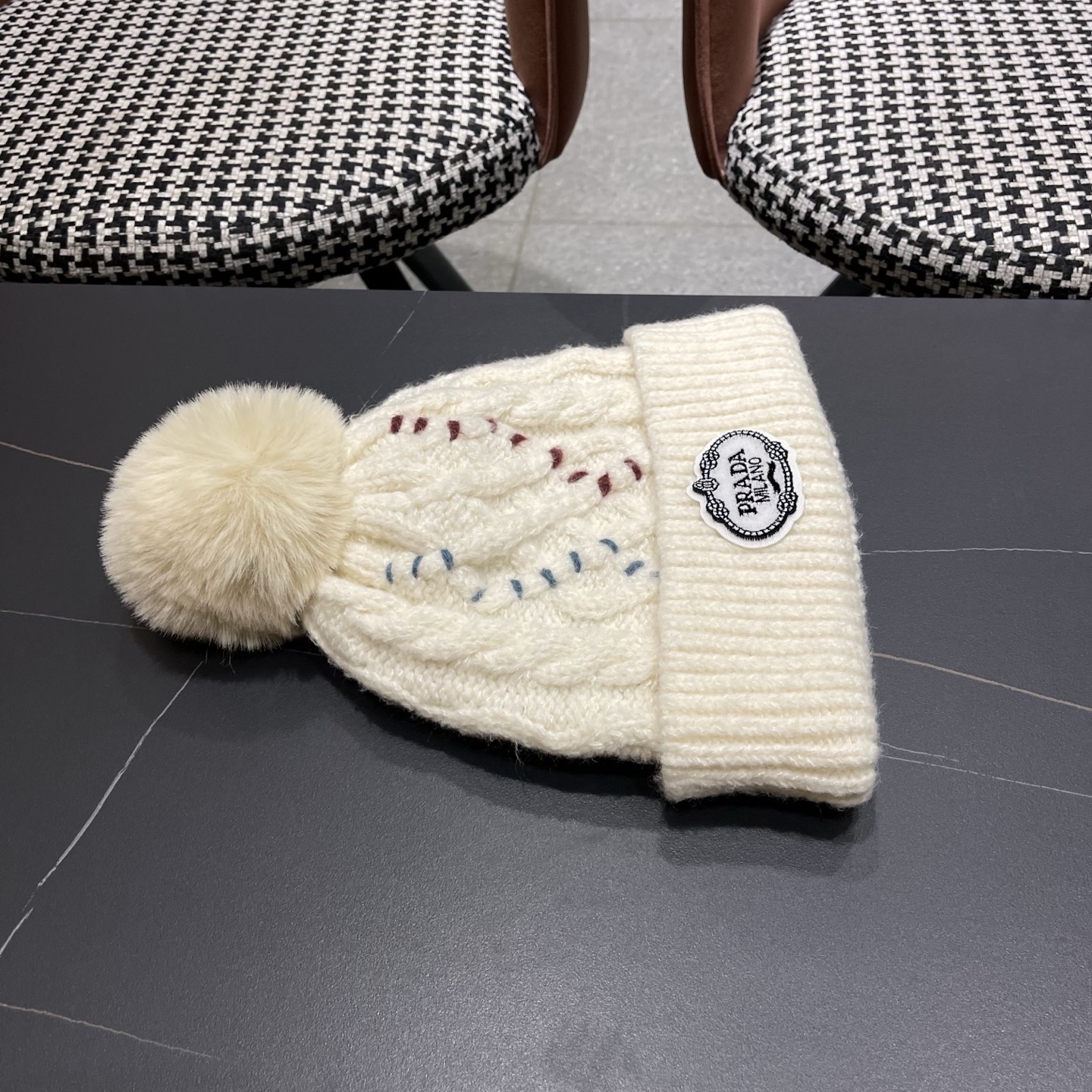  普拉达 Prada 新款韩版时尚百搭潮流女秋冬显脸小针织帽洋气简约气质保暖毛线帽