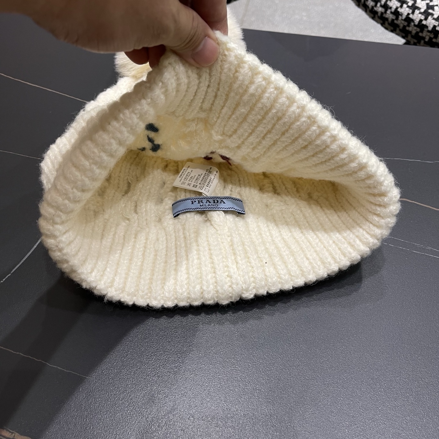  普拉达 Prada 新款韩版时尚百搭潮流女秋冬显脸小针织帽洋气简约气质保暖毛线帽