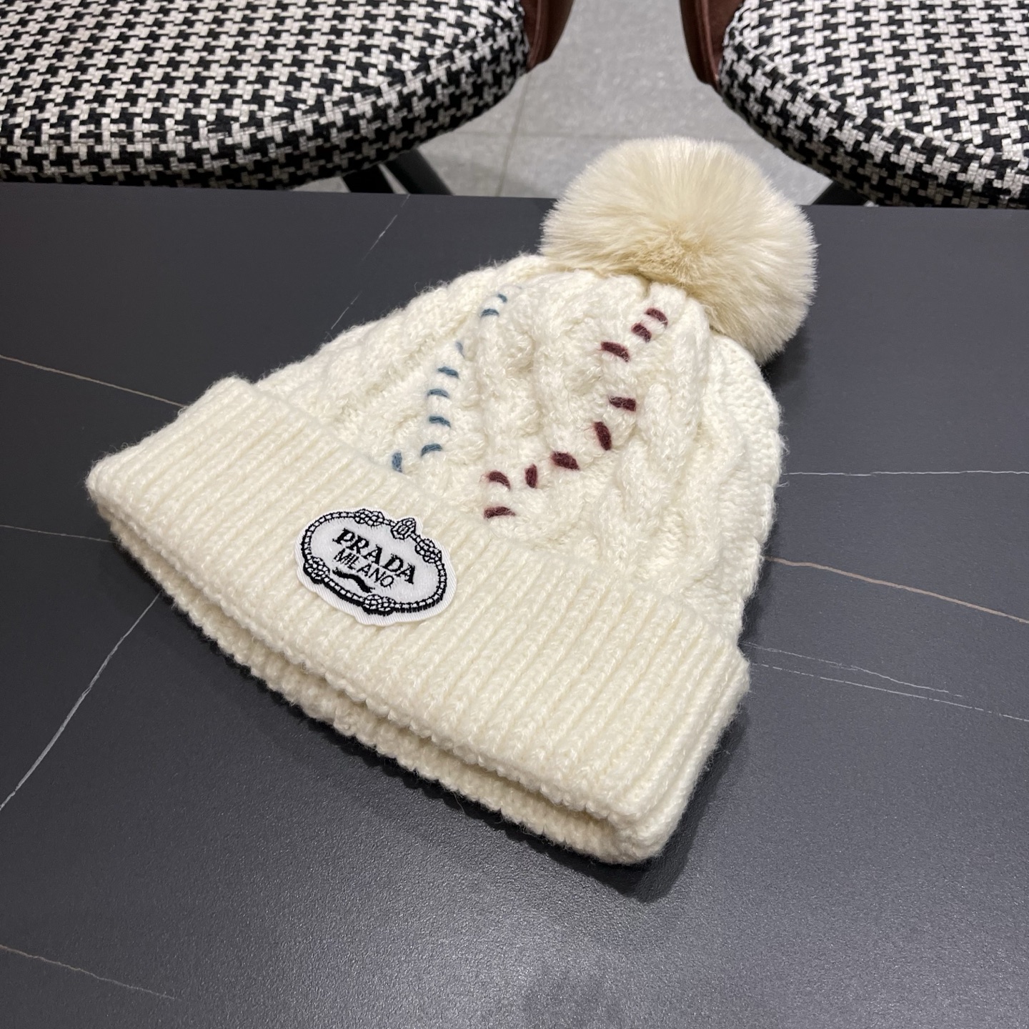  普拉达 Prada 新款韩版时尚百搭潮流女秋冬显脸小针织帽洋气简约气质保暖毛线帽