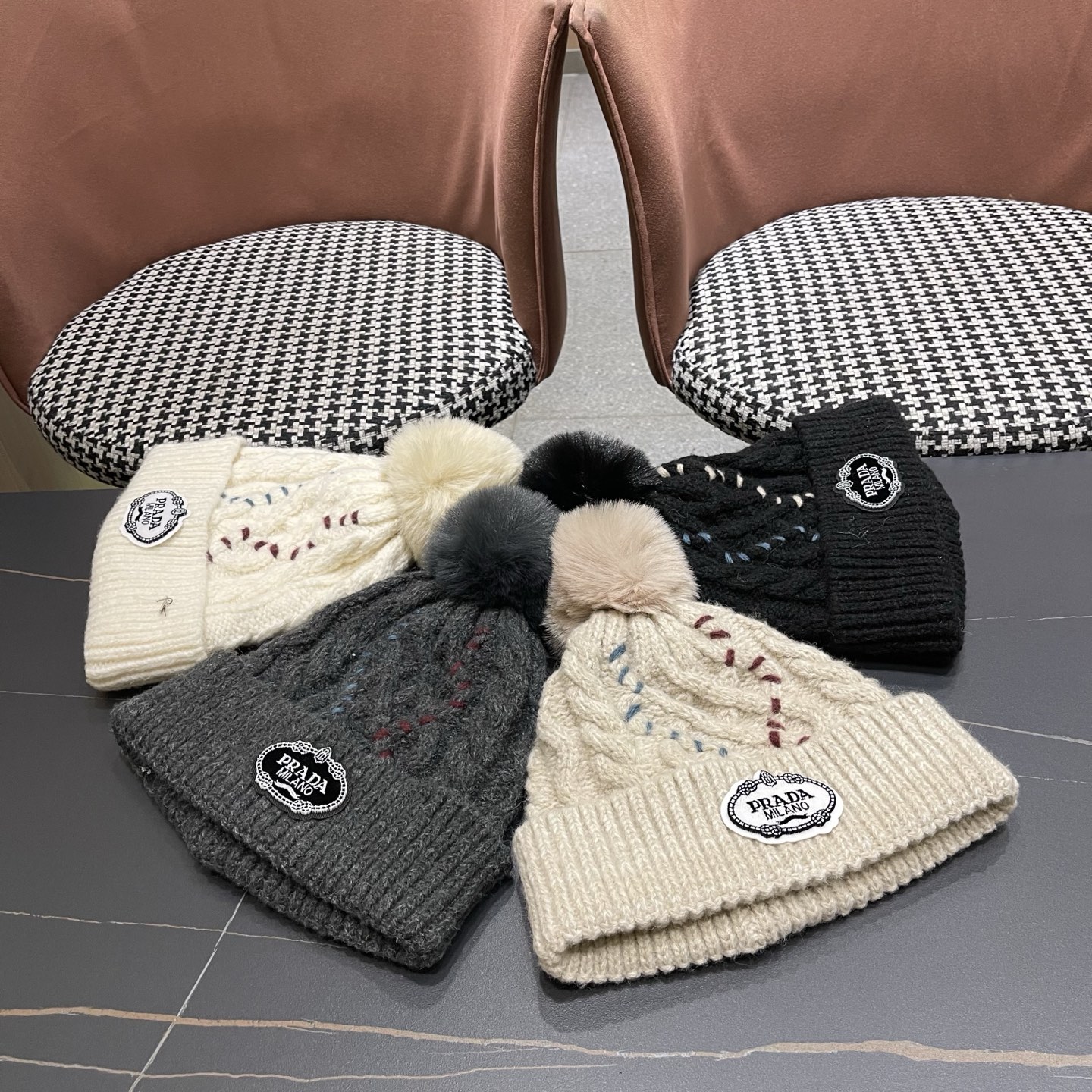  普拉达 Prada 新款韩版时尚百搭潮流女秋冬显脸小针织帽洋气简约气质保暖毛线帽