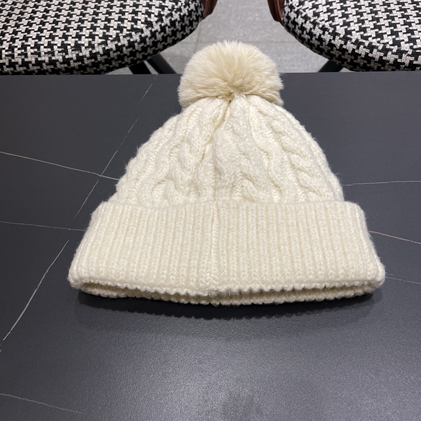  普拉达 Prada 新款韩版时尚百搭潮流女秋冬显脸小针织帽洋气简约气质保暖毛线帽