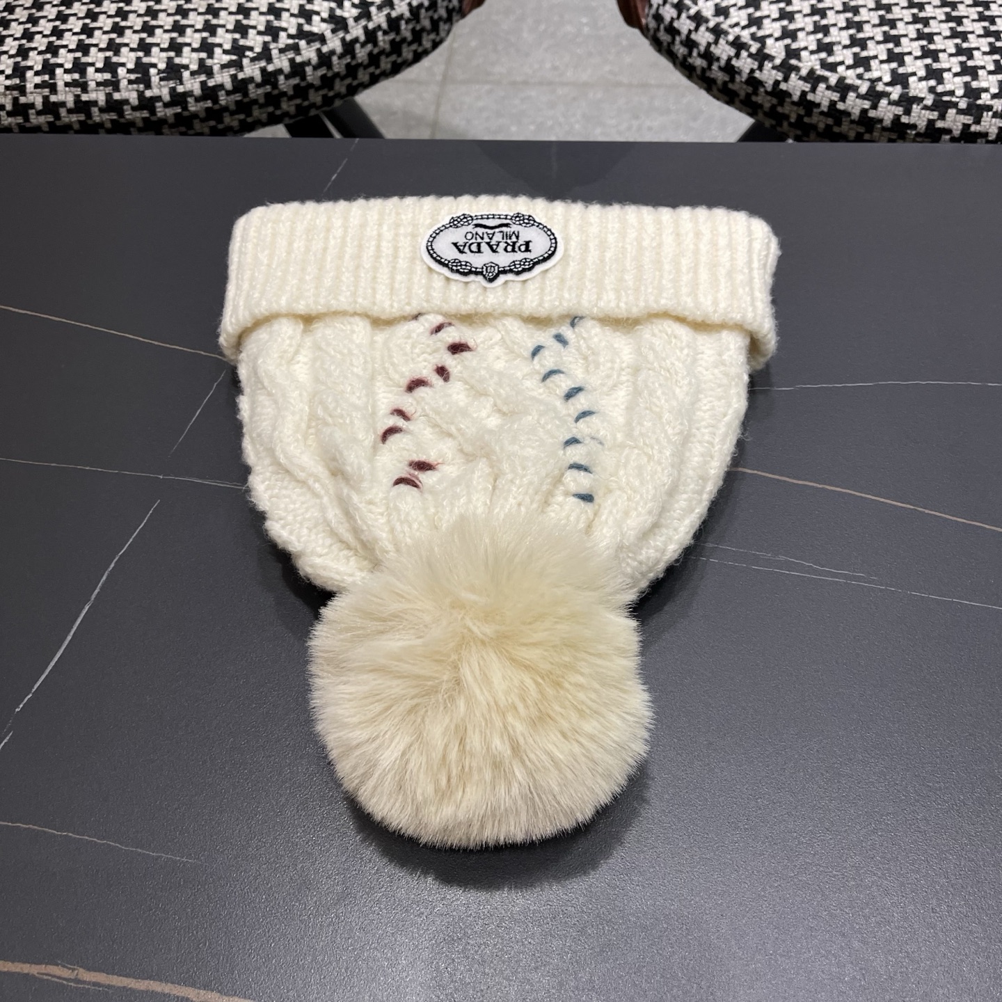  普拉达 Prada 新款韩版时尚百搭潮流女秋冬显脸小针织帽洋气简约气质保暖毛线帽