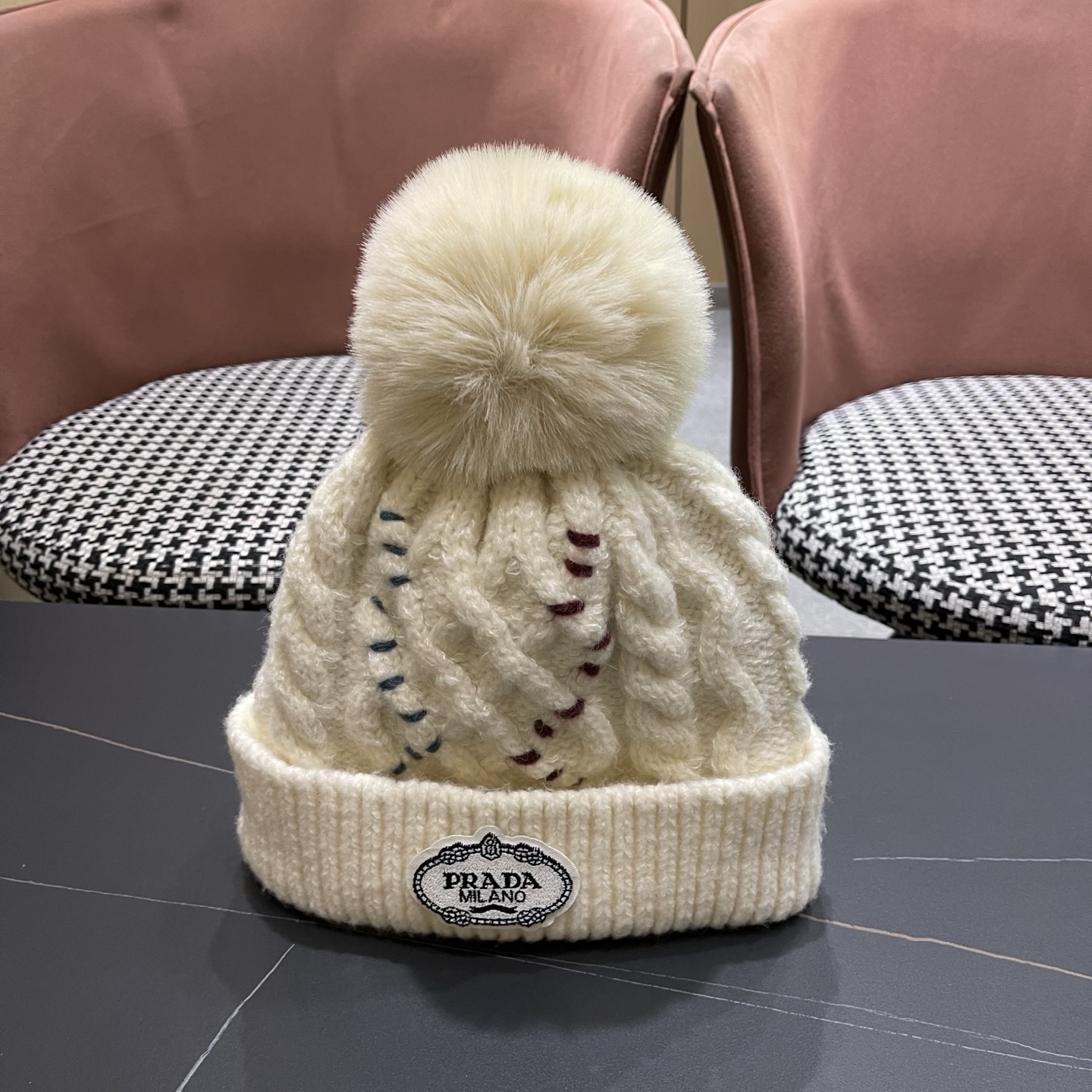  普拉达 Prada 新款韩版时尚百搭潮流女秋冬显脸小针织帽洋气简约气质保暖毛线帽